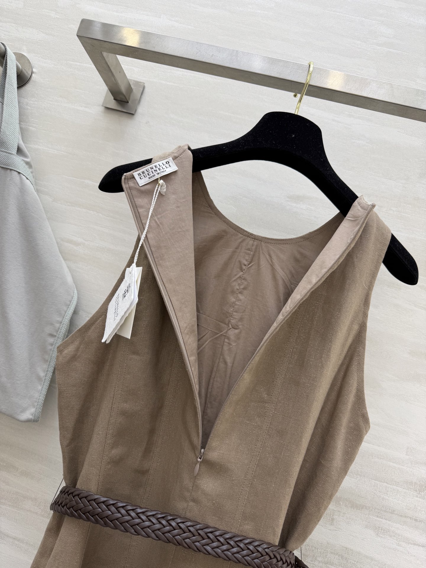 Brunello Cucinell♡²⁶ 无袖亚麻连衣裙 自带呼吸感的亚麻面料 透气又垂坠 圆领+无袖设