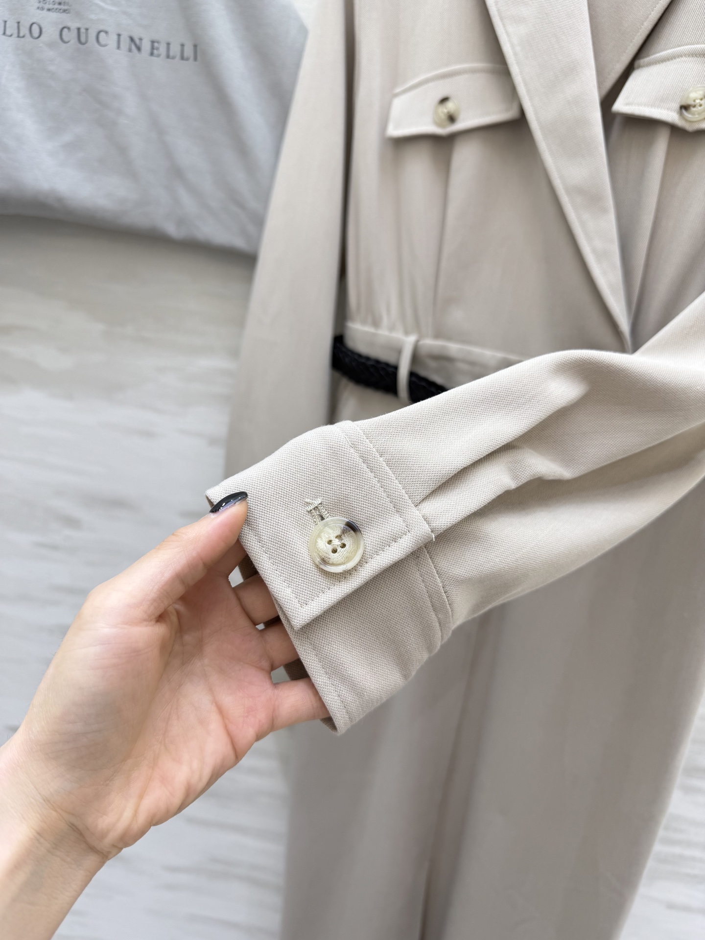 Brunello Cucinell♡²⁶春夏女装系列职场氛围感拉满 西装式连衣裙利落翻领+肩章设计，自带