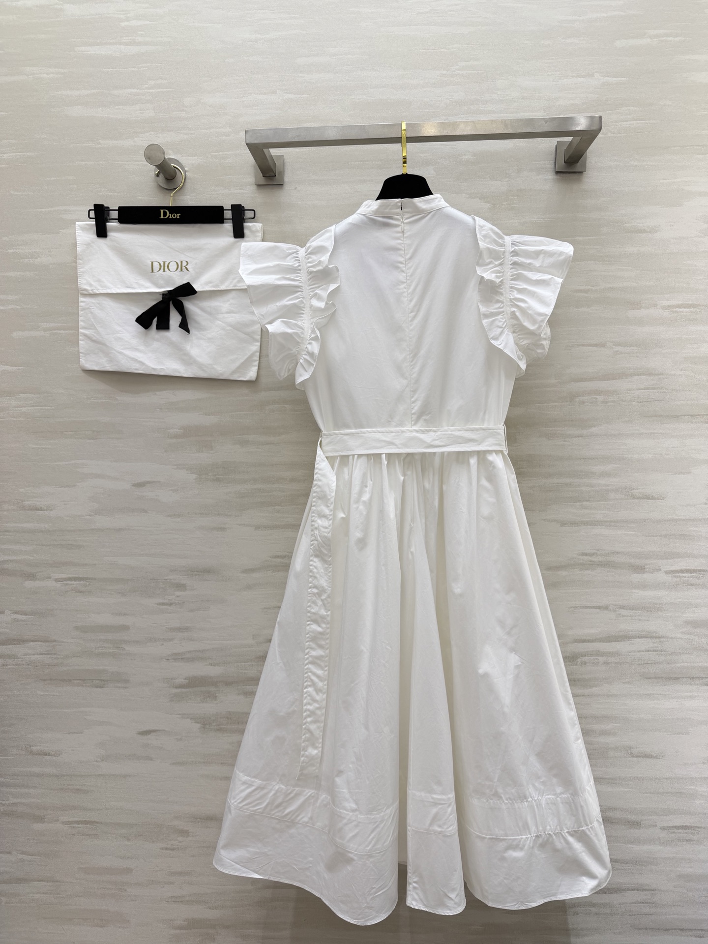 #Dio♡²⁶宫廷感小飞袖连衣裙 把优雅刻进骨子里的经典款 立领+荷叶边设计 修饰肩线超显瘦 同色系腰带