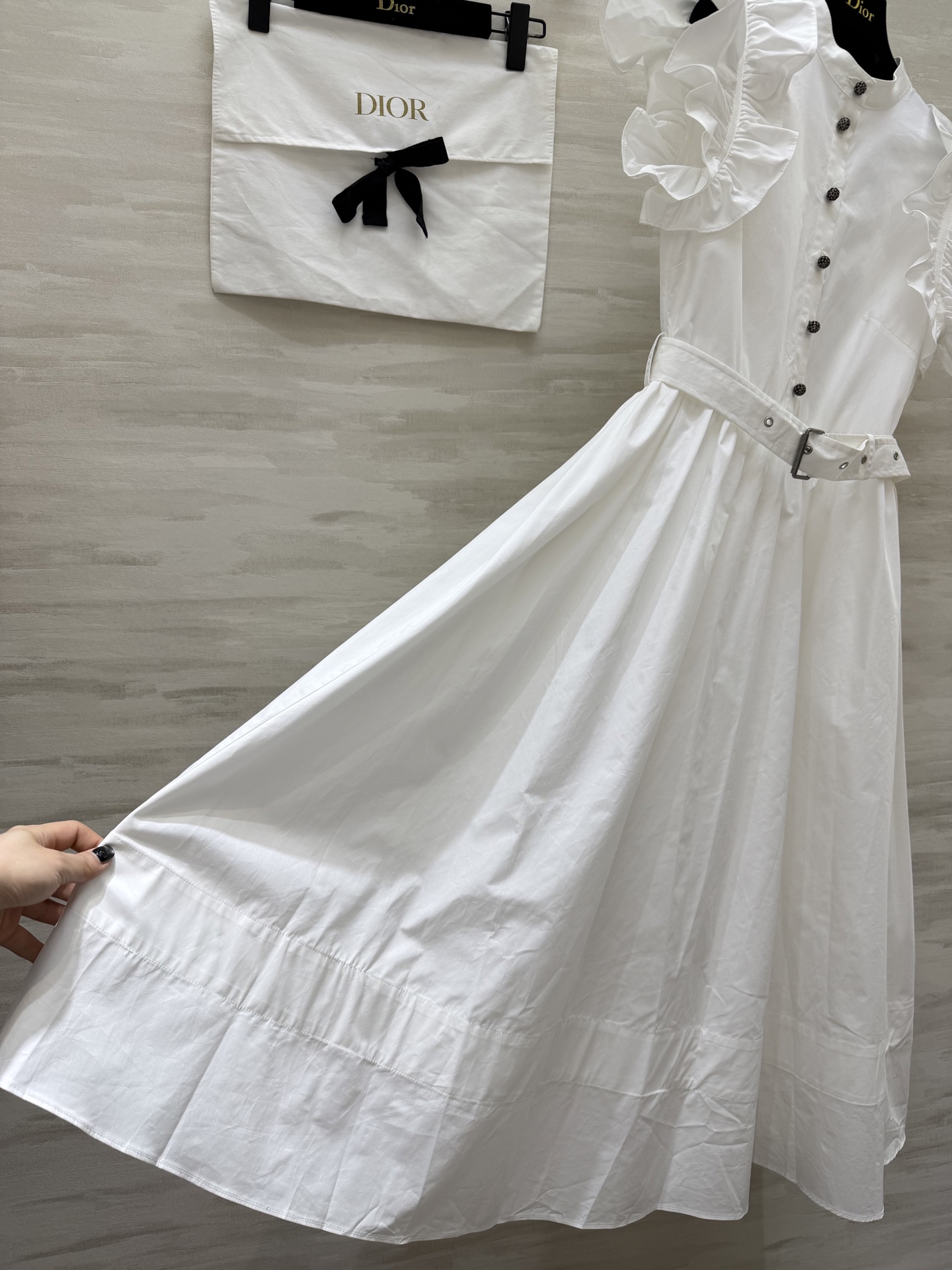 #Dio♡²⁶宫廷感小飞袖连衣裙 把优雅刻进骨子里的经典款 立领+荷叶边设计 修饰肩线超显瘦 同色系腰带