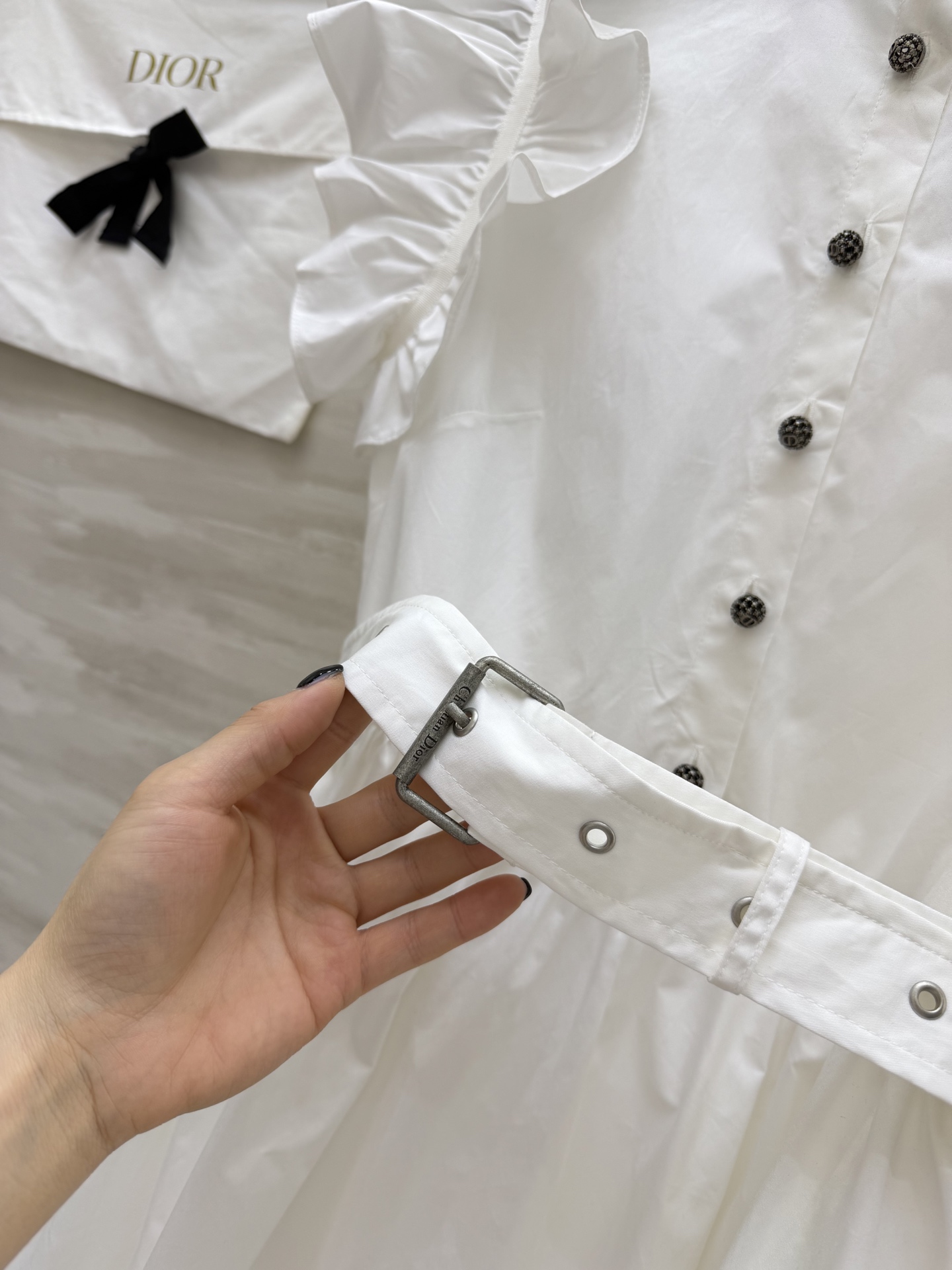 #Dio♡²⁶宫廷感小飞袖连衣裙 把优雅刻进骨子里的经典款 立领+荷叶边设计 修饰肩线超显瘦 同色系腰带