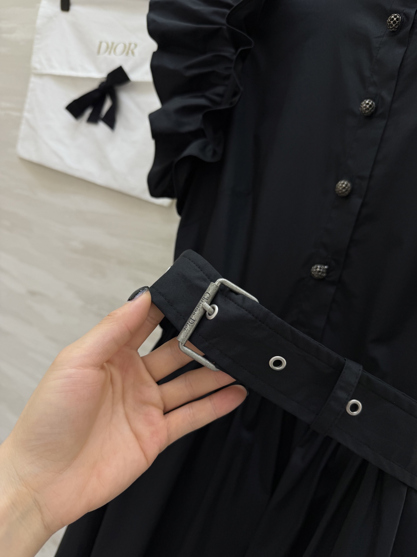 #Dio♡²⁶宫廷感小飞袖连衣裙 把优雅刻进骨子里的经典款 立领+荷叶边设计 修饰肩线超显瘦 同色系腰带