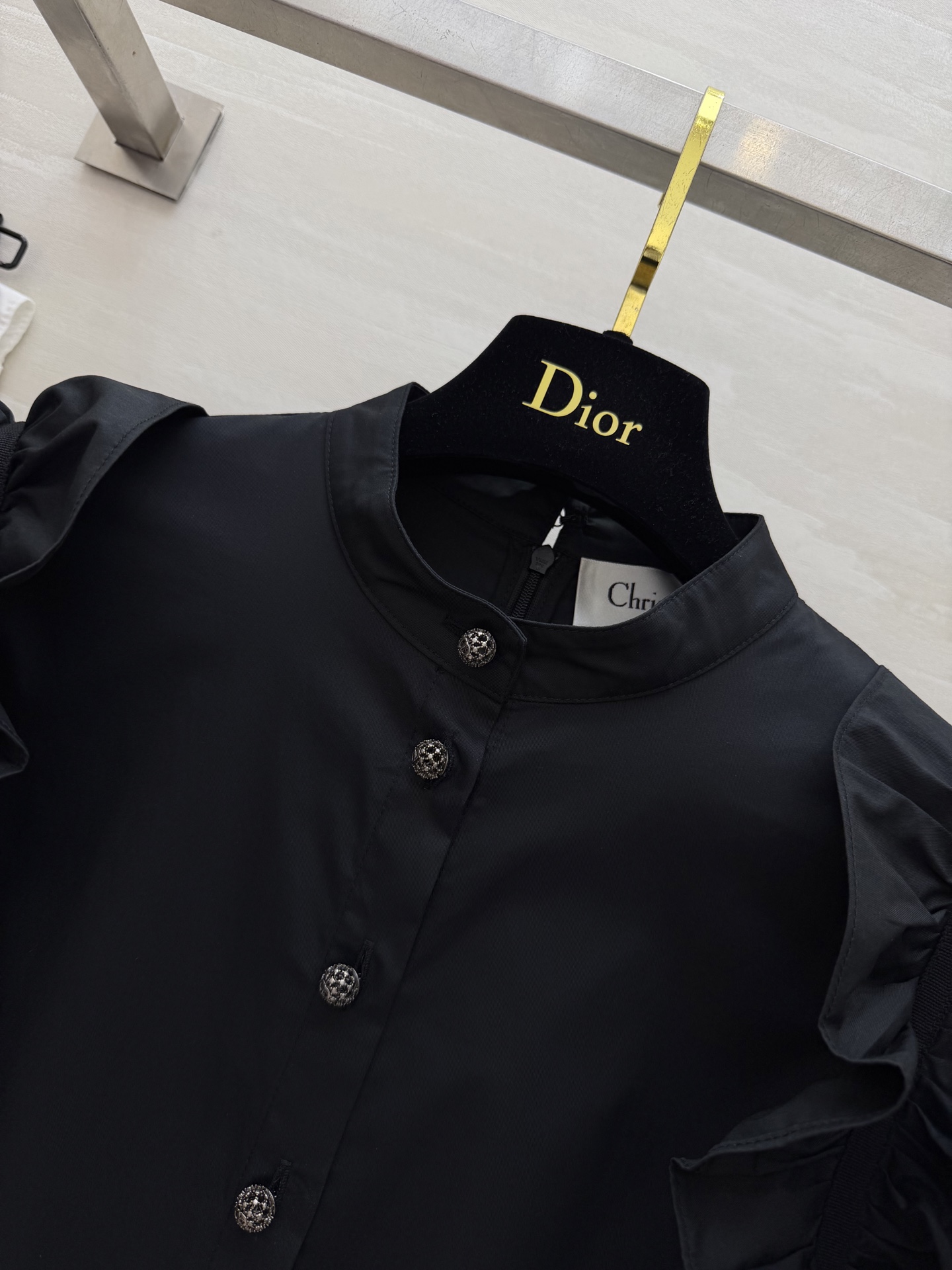 #Dio♡²⁶宫廷感小飞袖连衣裙 把优雅刻进骨子里的经典款 立领+荷叶边设计 修饰肩线超显瘦 同色系腰带