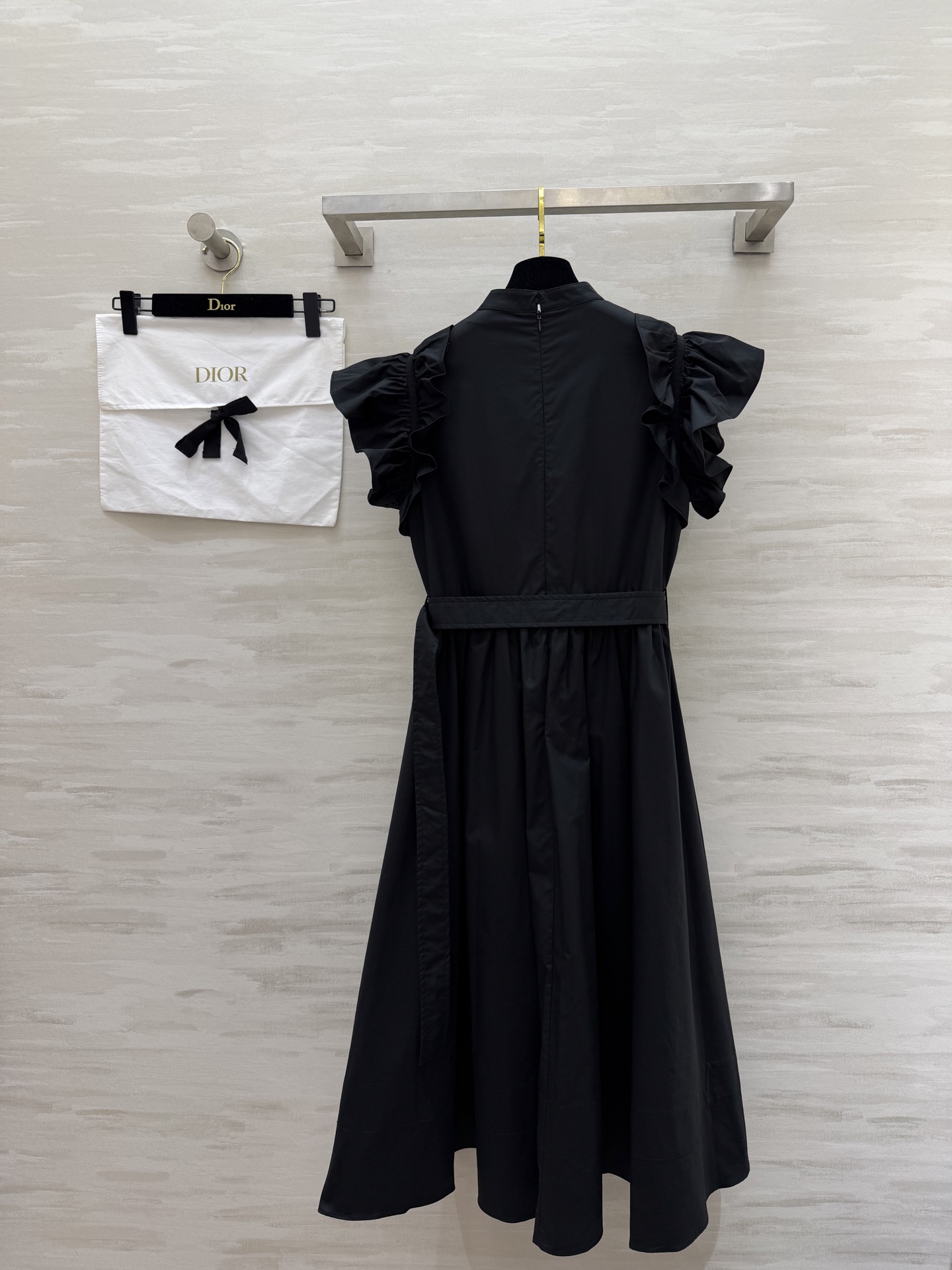 #Dio♡²⁶宫廷感小飞袖连衣裙 把优雅刻进骨子里的经典款 立领+荷叶边设计 修饰肩线超显瘦 同色系腰带