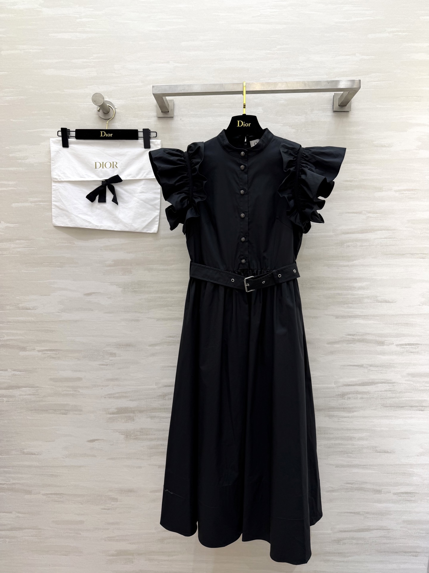 #Dio♡²⁶宫廷感小飞袖连衣裙 把优雅刻进骨子里的经典款 立领+荷叶边设计 修饰肩线超显瘦 同色系腰带