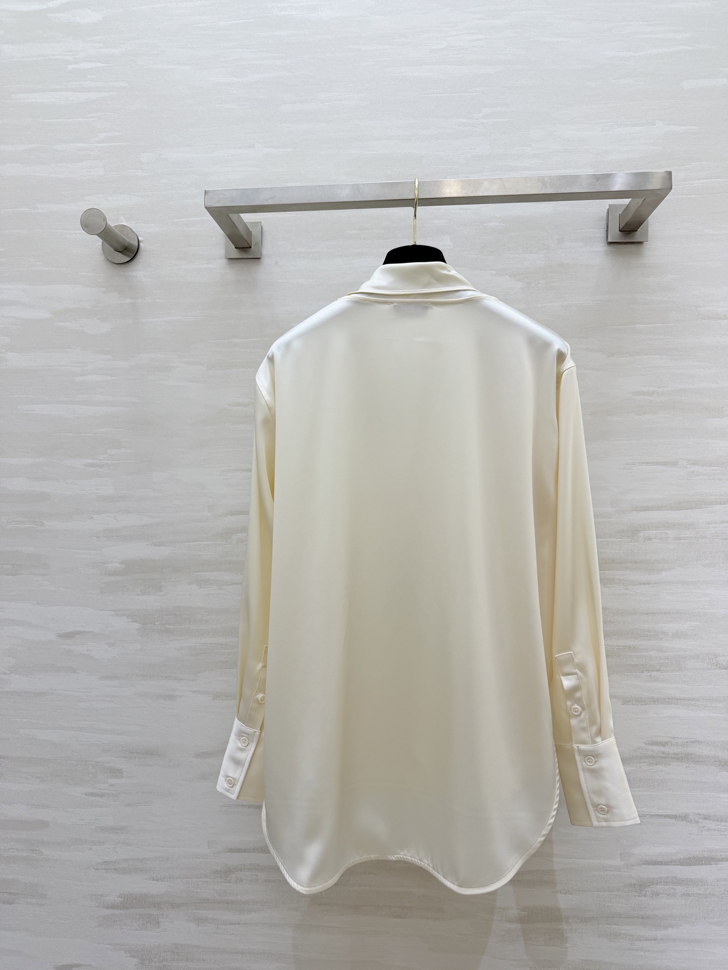 #PORTS²⁶真丝缎衬衣 自带柔光滤镜的缎面 设计感飘带 质感真丝缎面料 垂坠感拉满 领口系带设计 温