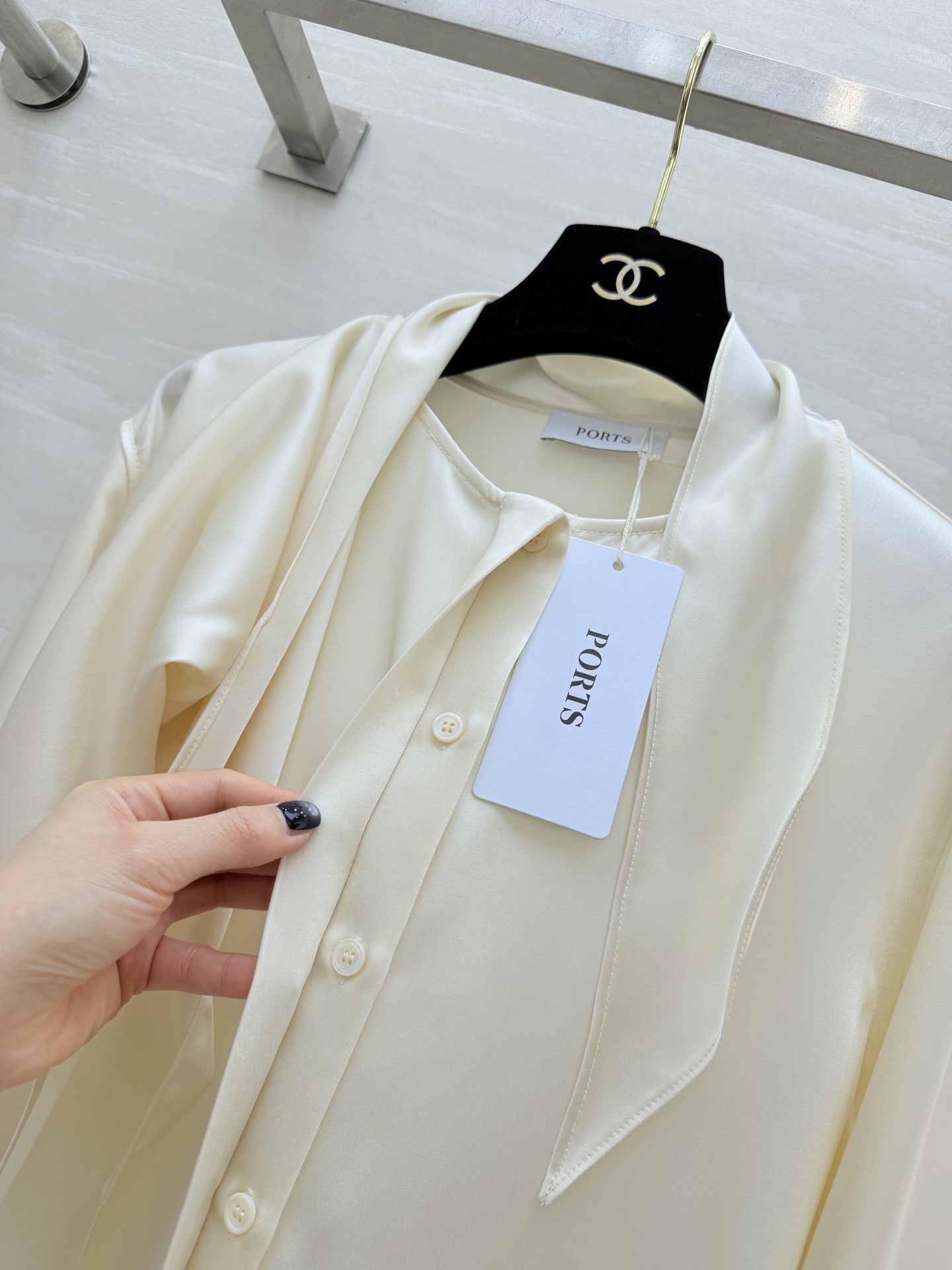 #PORTS²⁶真丝缎衬衣 自带柔光滤镜的缎面 设计感飘带 质感真丝缎面料 垂坠感拉满 领口系带设计 温