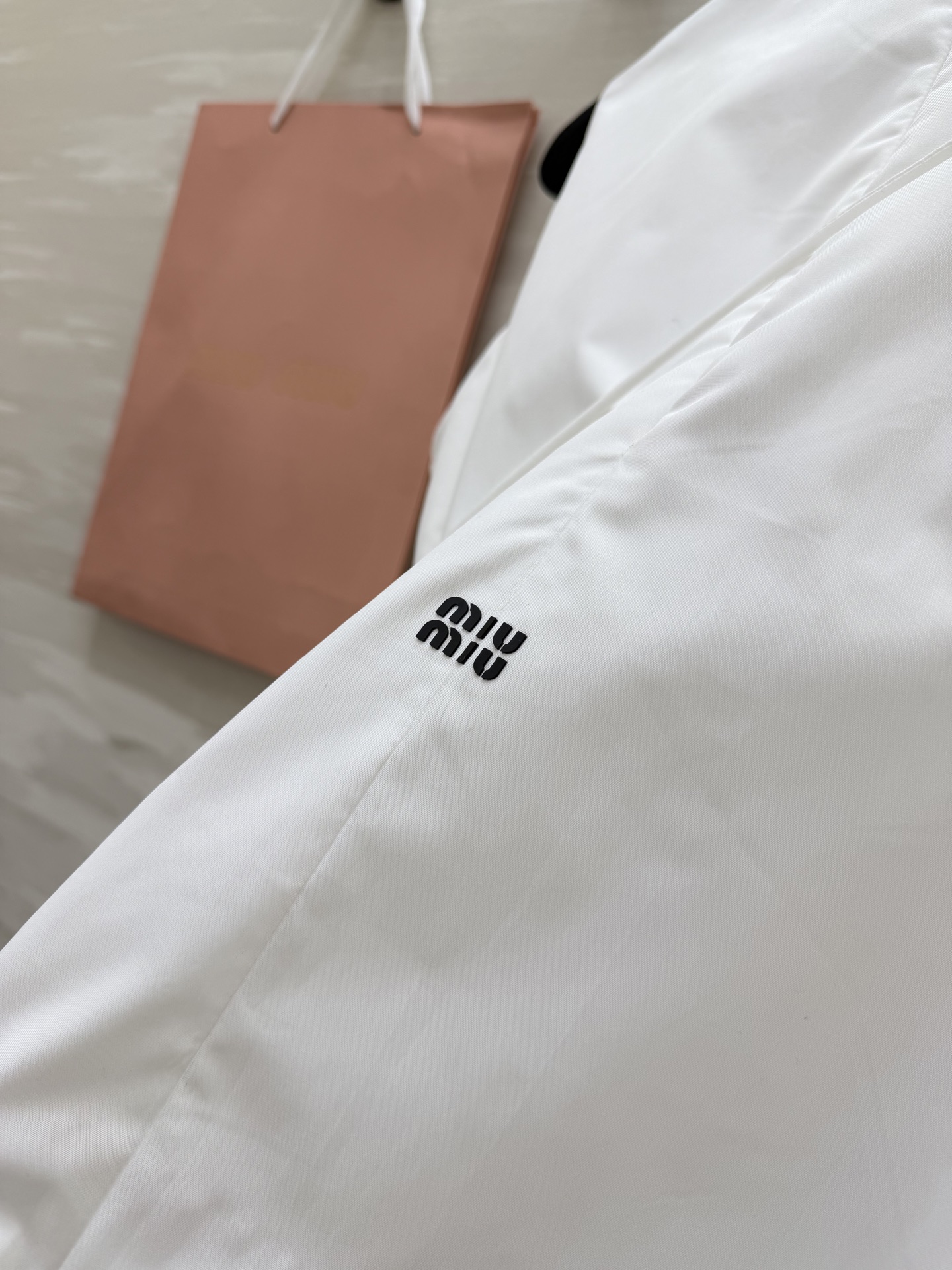 #Miu系少女风✨ Miu系甜妹本命裙来啦！无袖花苞廓形设计，减龄感直接拉满！圆领褶皱细节，慵懒又不失精