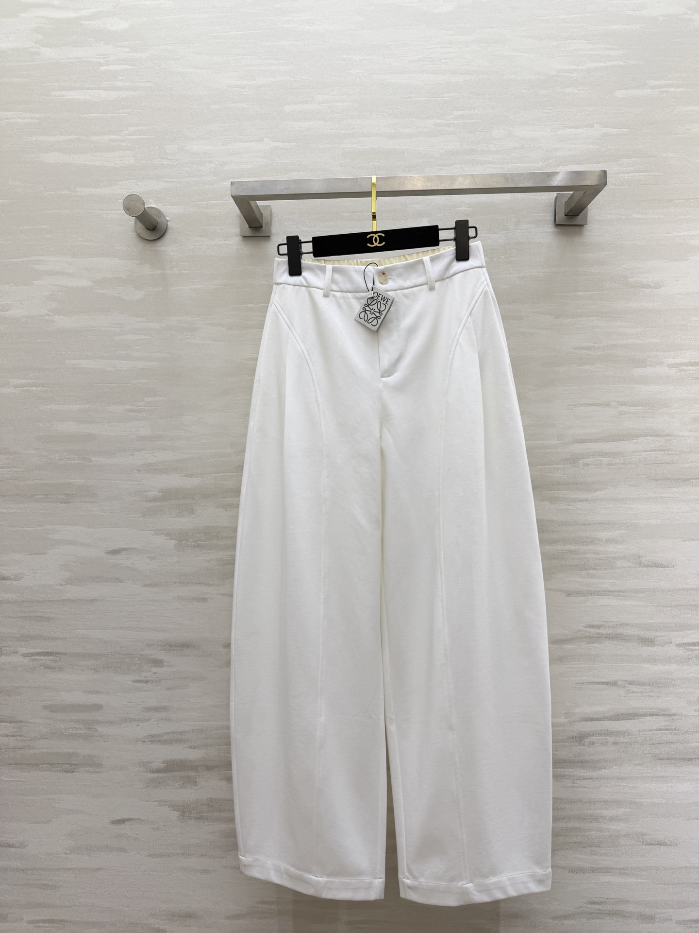 #Loew♡²⁶弯刀式休闲裤 松弛感拉满！利落剪裁+垂坠感面料 藏肉显瘦还显腿长 白色清爽干净 棕色复古