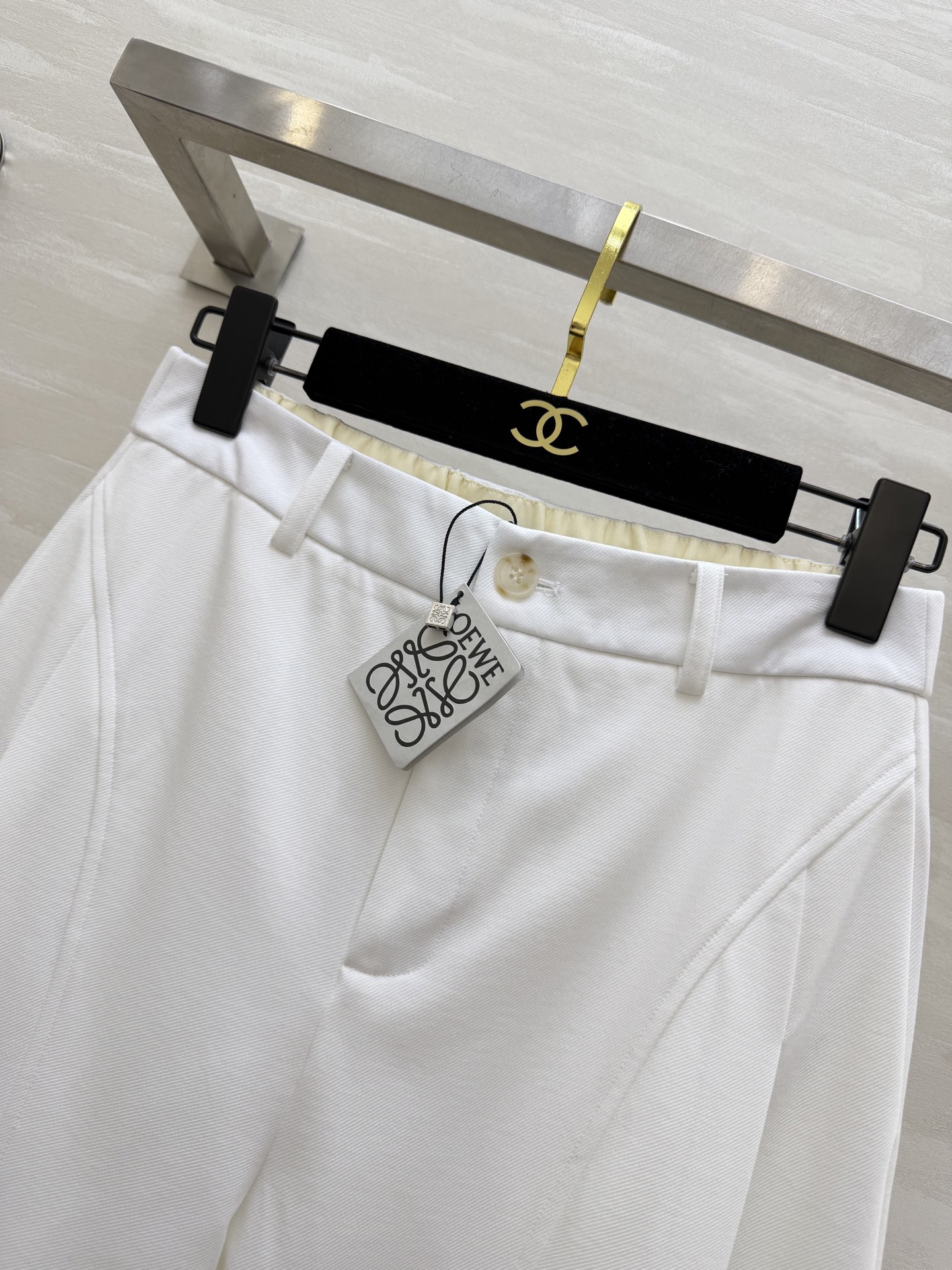 #Loew♡²⁶弯刀式休闲裤 松弛感拉满！利落剪裁+垂坠感面料 藏肉显瘦还显腿长 白色清爽干净 棕色复古