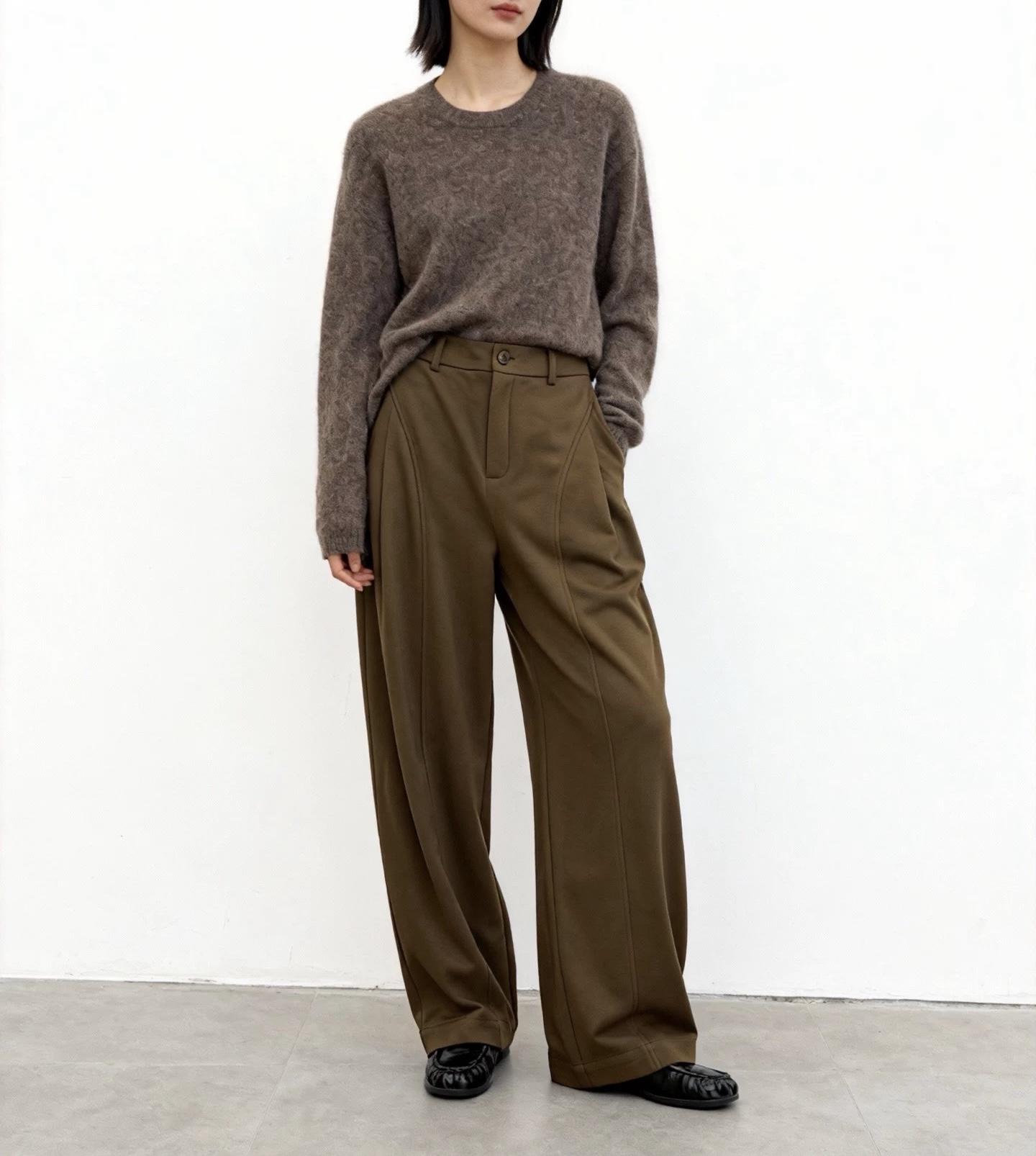 #Loew♡²⁶弯刀式休闲裤 松弛感拉满！利落剪裁+垂坠感面料 藏肉显瘦还显腿长 白色清爽干净 棕色复古