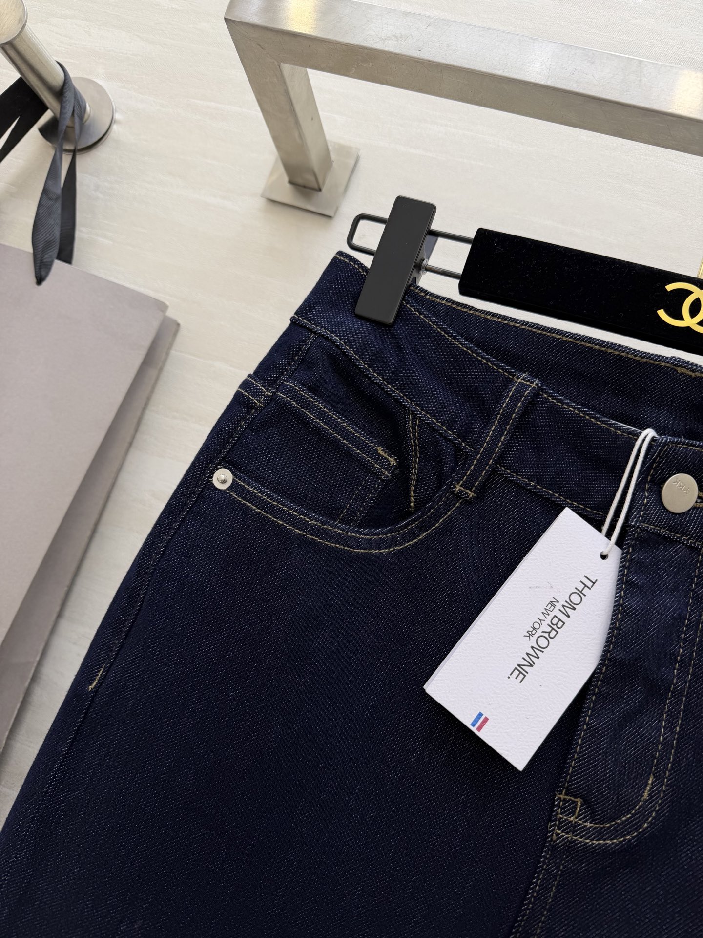Thom Brown♡²⁶丹宁微喇牛仔裤 藏青丹宁的高级感 永远不会过时✨高腰微喇版型 利落修饰腿型 秒