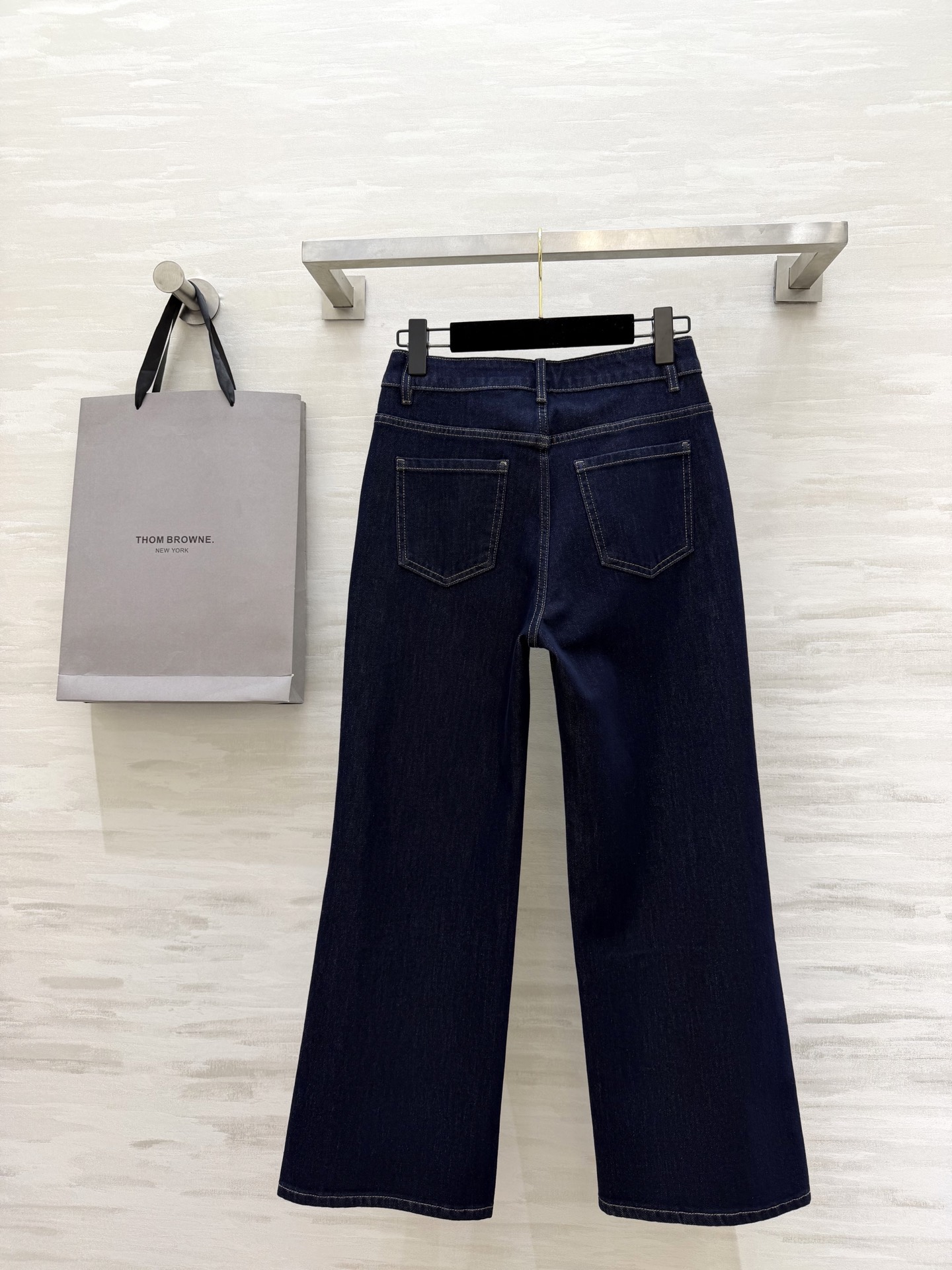 Thom Brown♡²⁶丹宁微喇牛仔裤 藏青丹宁的高级感 永远不会过时✨高腰微喇版型 利落修饰腿型 秒