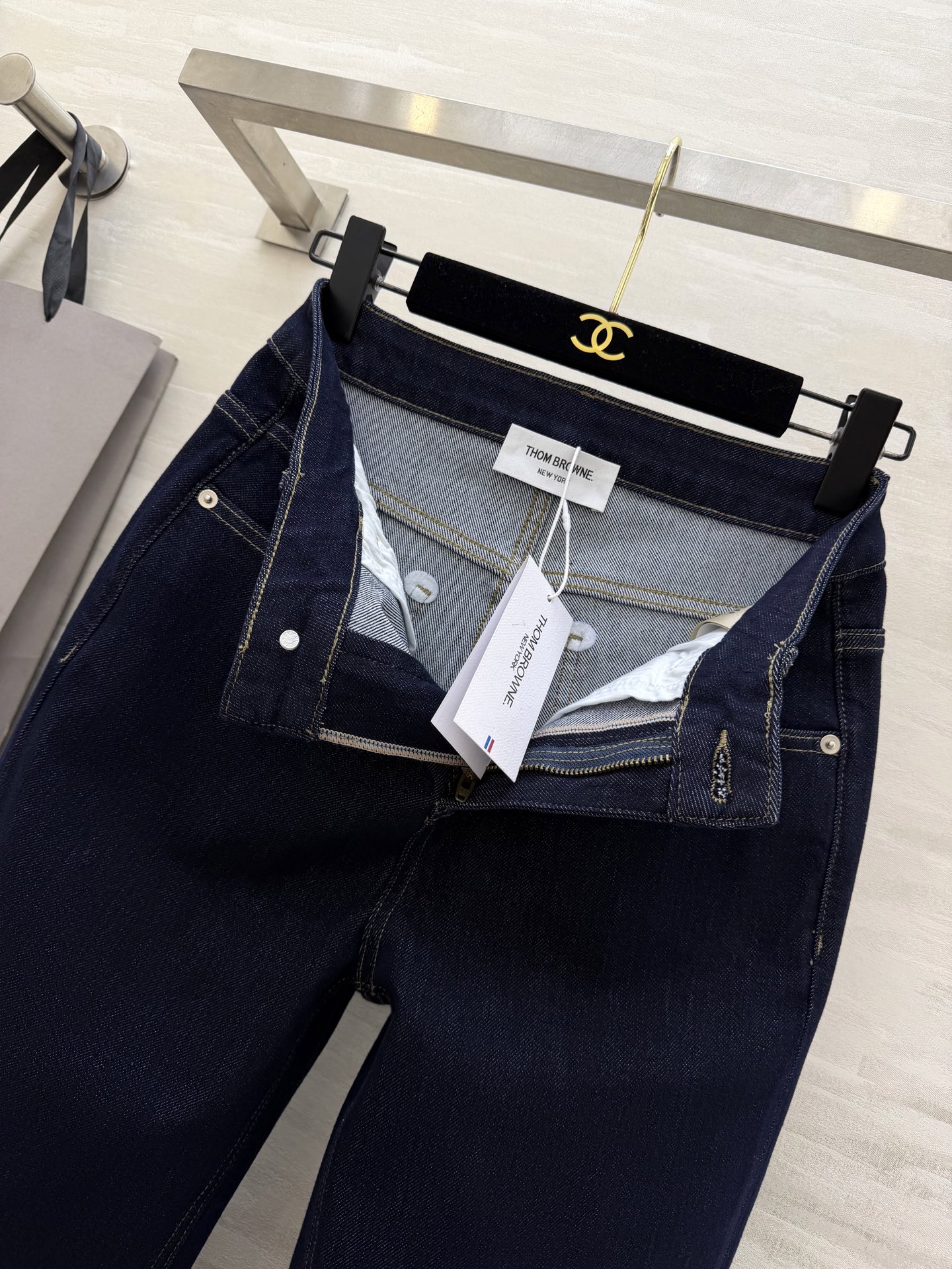 Thom Brown♡²⁶丹宁微喇牛仔裤 藏青丹宁的高级感 永远不会过时✨高腰微喇版型 利落修饰腿型 秒