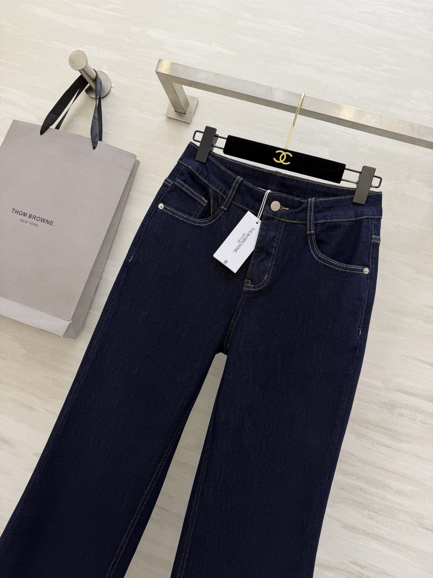 Thom Brown♡²⁶丹宁微喇牛仔裤 藏青丹宁的高级感 永远不会过时✨高腰微喇版型 利落修饰腿型 秒