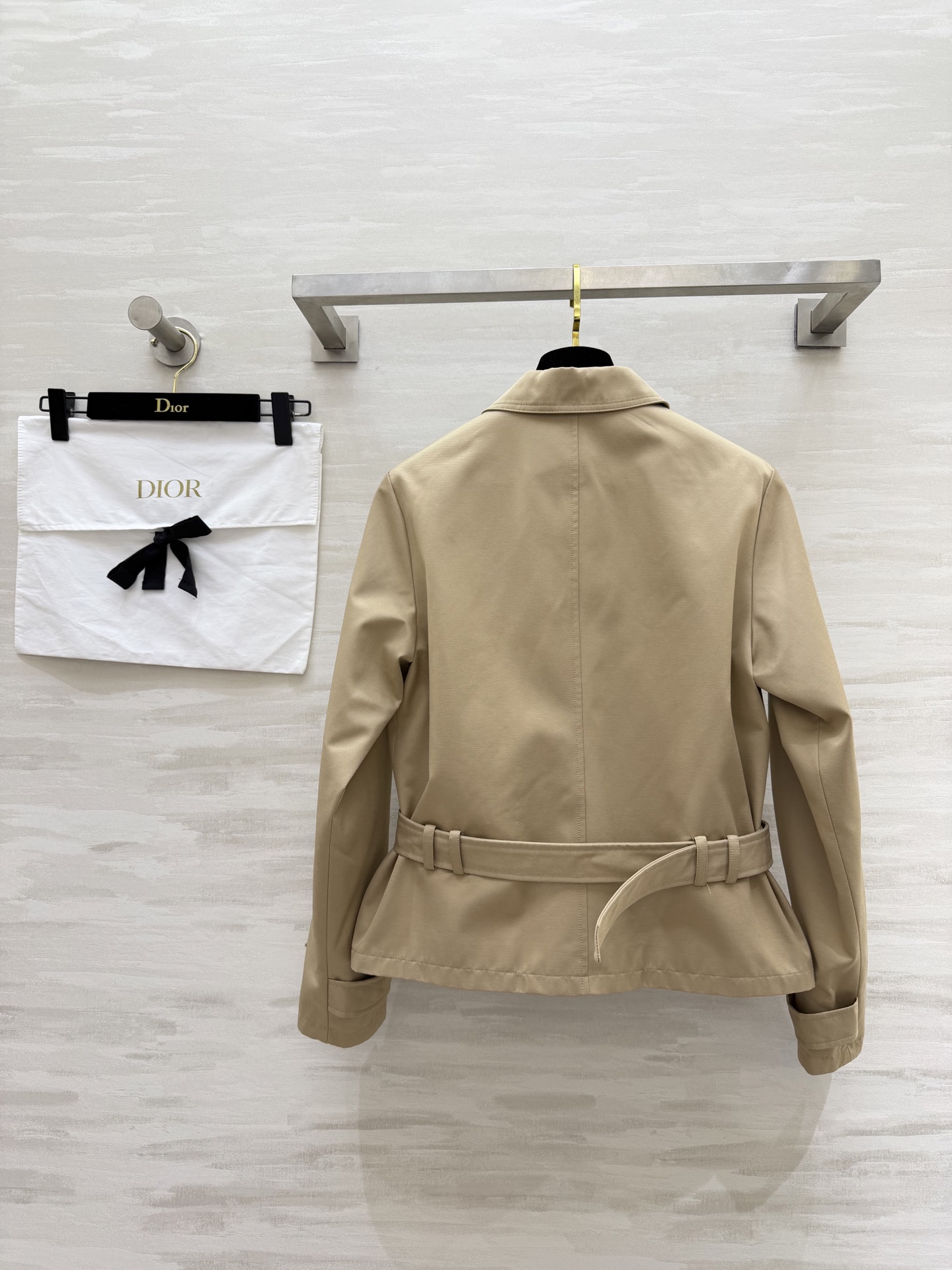 #Dio♡²⁶工装短外套 卡其色复古温柔 黑色酷飒干练 两色都很绝！翻领+大口袋设计 自带随性工装感 腰