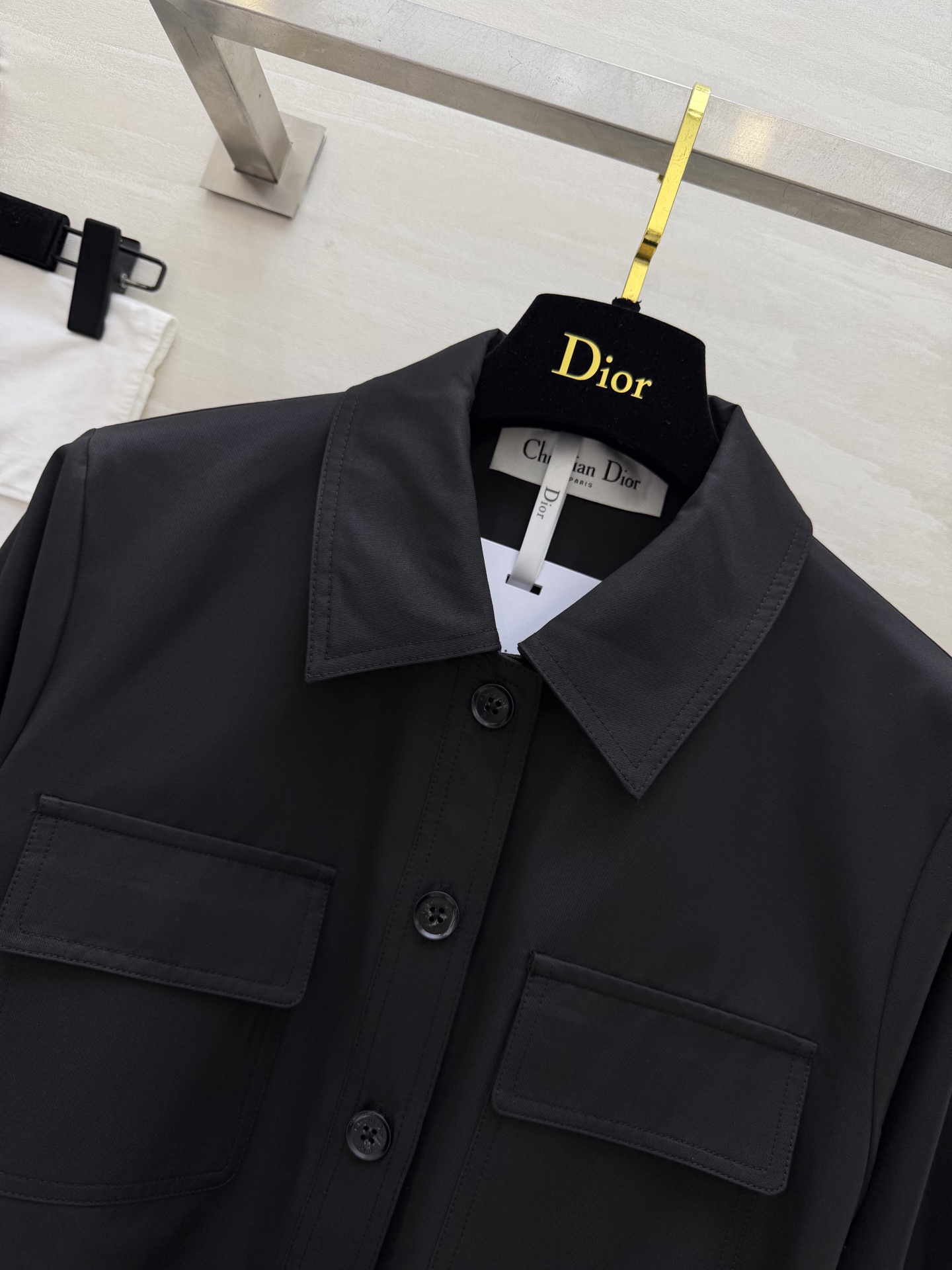 #Dio♡²⁶工装短外套 卡其色复古温柔 黑色酷飒干练 两色都很绝！翻领+大口袋设计 自带随性工装感 腰