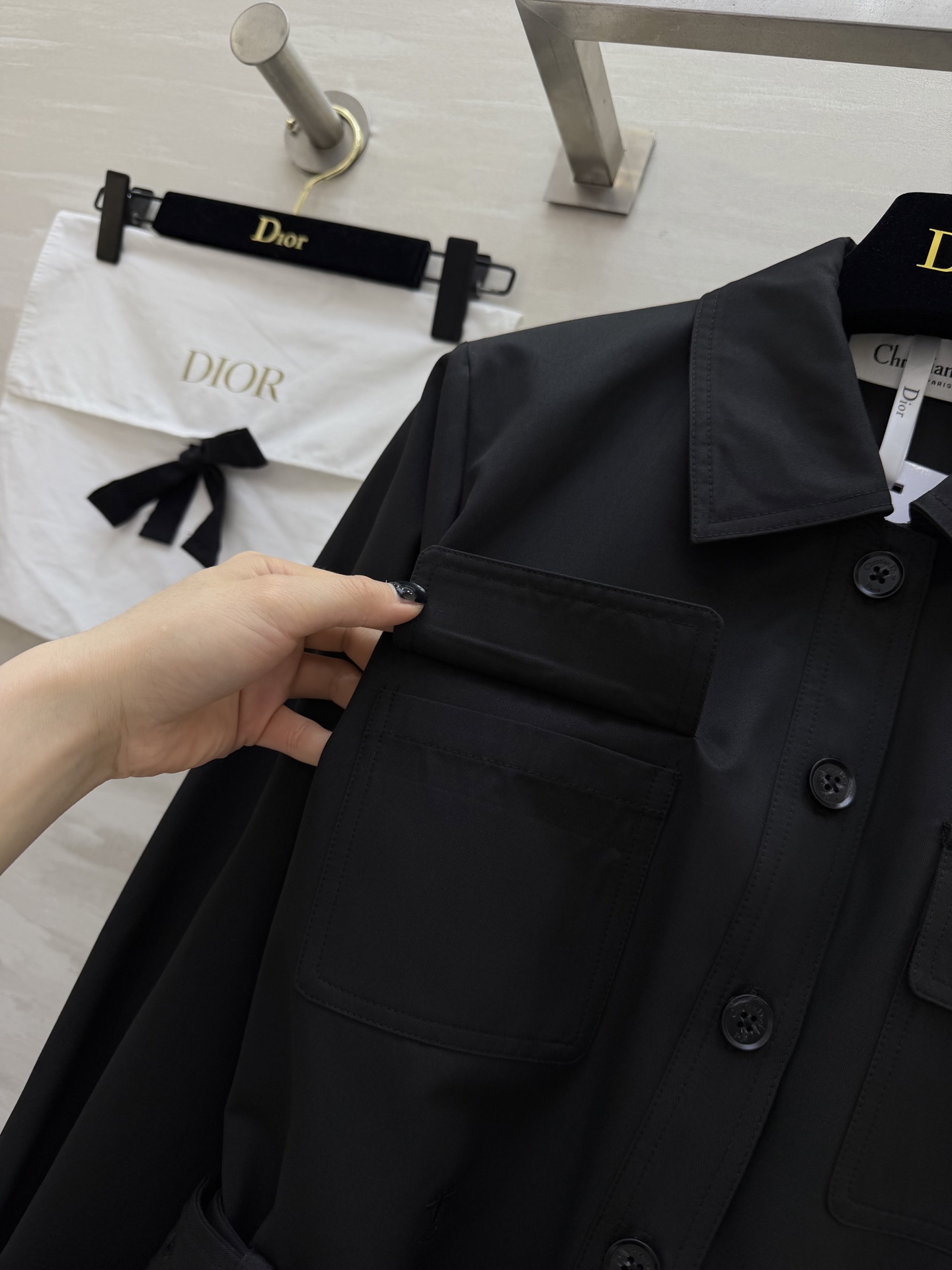 #Dio♡²⁶工装短外套 卡其色复古温柔 黑色酷飒干练 两色都很绝！翻领+大口袋设计 自带随性工装感 腰