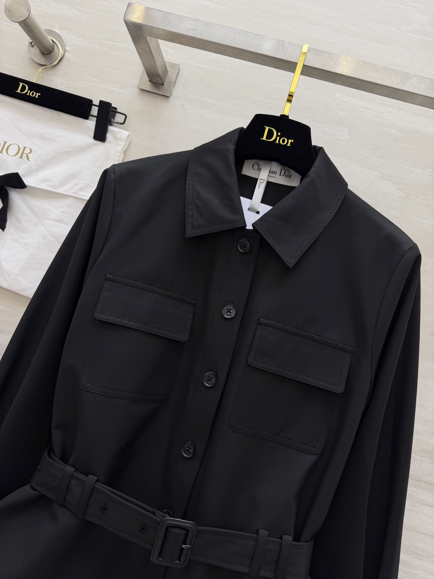 #Dio♡²⁶工装短外套 卡其色复古温柔 黑色酷飒干练 两色都很绝！翻领+大口袋设计 自带随性工装感 腰