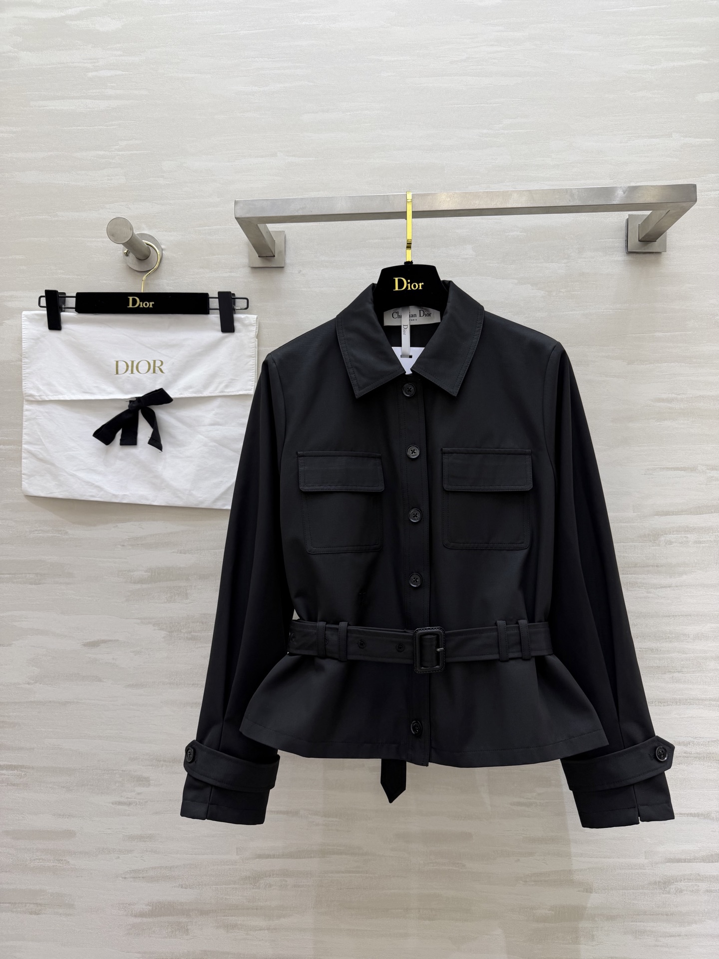 #Dio♡²⁶工装短外套 卡其色复古温柔 黑色酷飒干练 两色都很绝！翻领+大口袋设计 自带随性工装感 腰