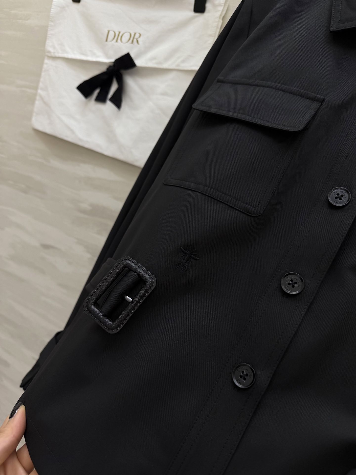 #Dio♡²⁶工装短外套 卡其色复古温柔 黑色酷飒干练 两色都很绝！翻领+大口袋设计 自带随性工装感 腰