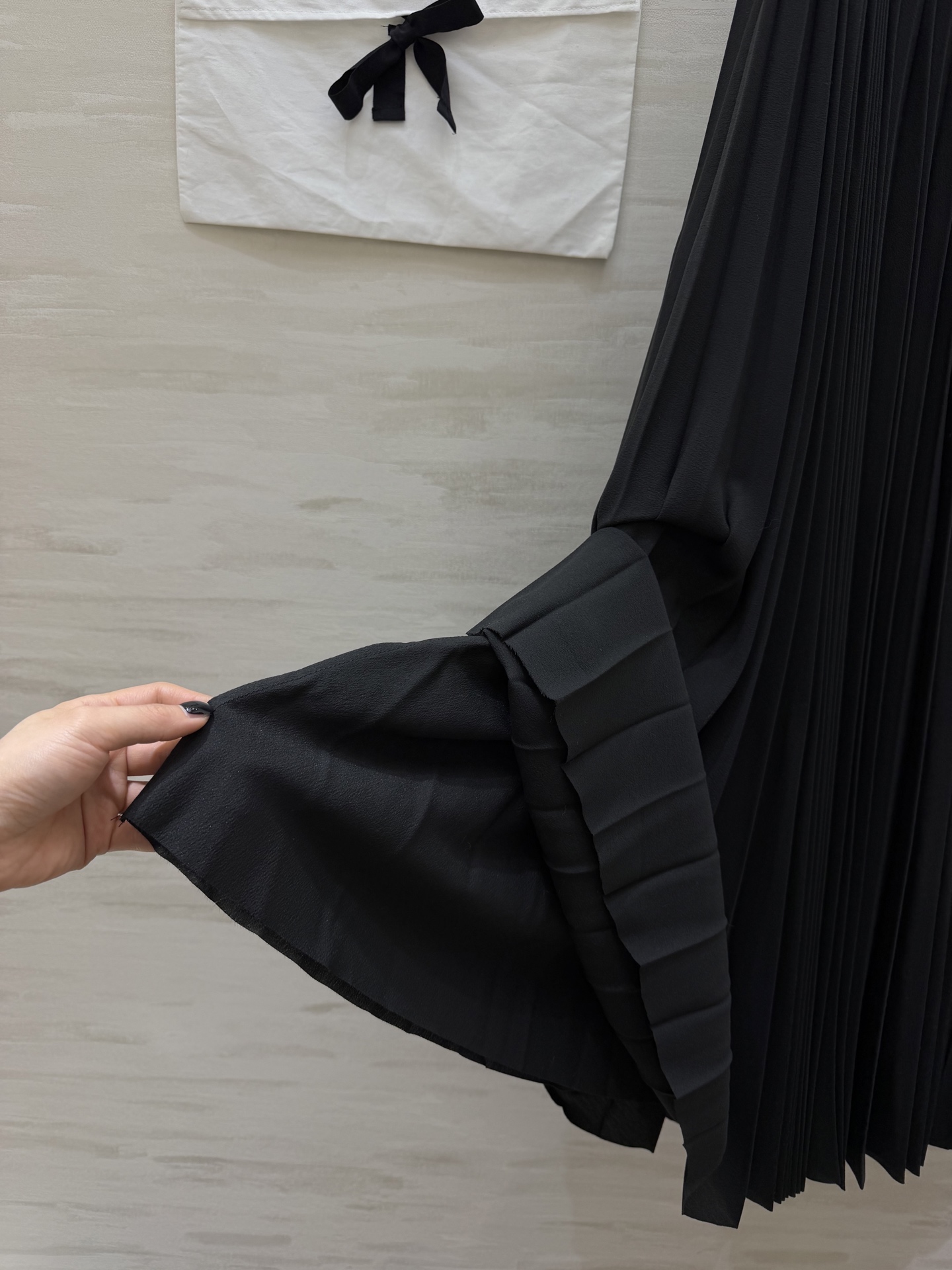 #Dio♡百褶半裙｜永不过时的优雅这条百褶半裙真的是衣橱里的「万金油」单品！垂坠感满分的面料 走路自带飘