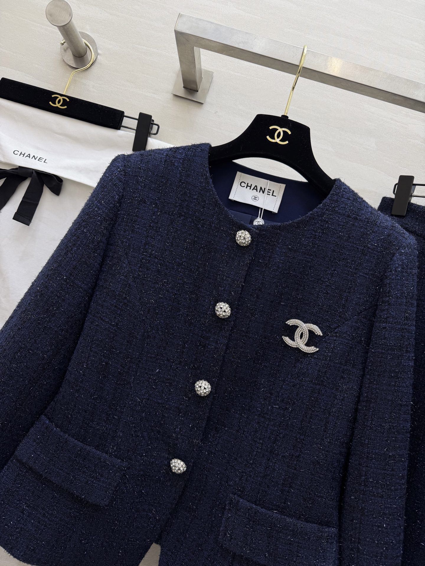 #Chane♡²⁶早春新款 编织花呢套装裙 配送胸针精致高级 立体剪裁版型上身优雅娇贵 高品质定制 现货