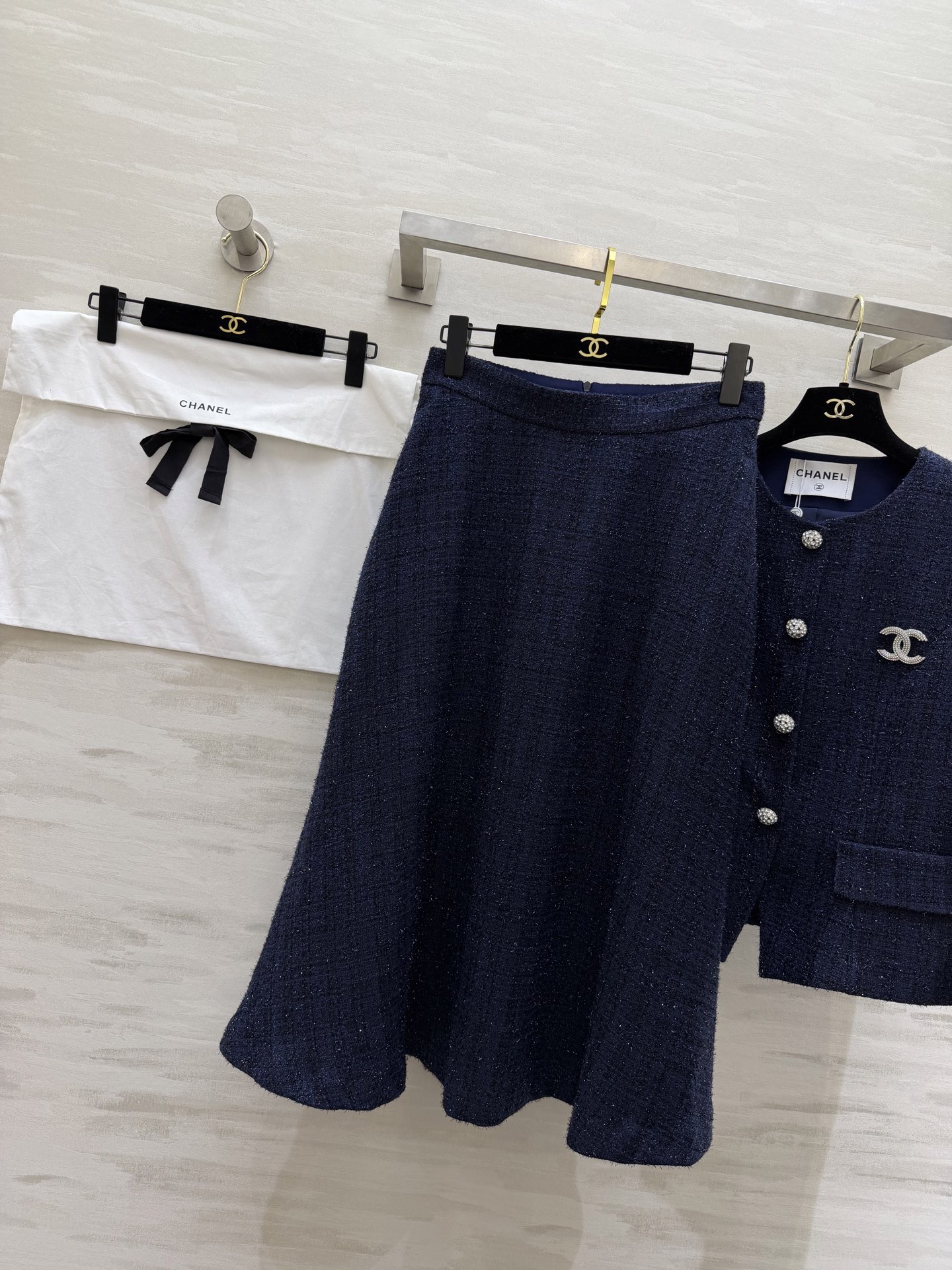 #Chane♡²⁶早春新款 编织花呢套装裙 配送胸针精致高级 立体剪裁版型上身优雅娇贵 高品质定制 现货