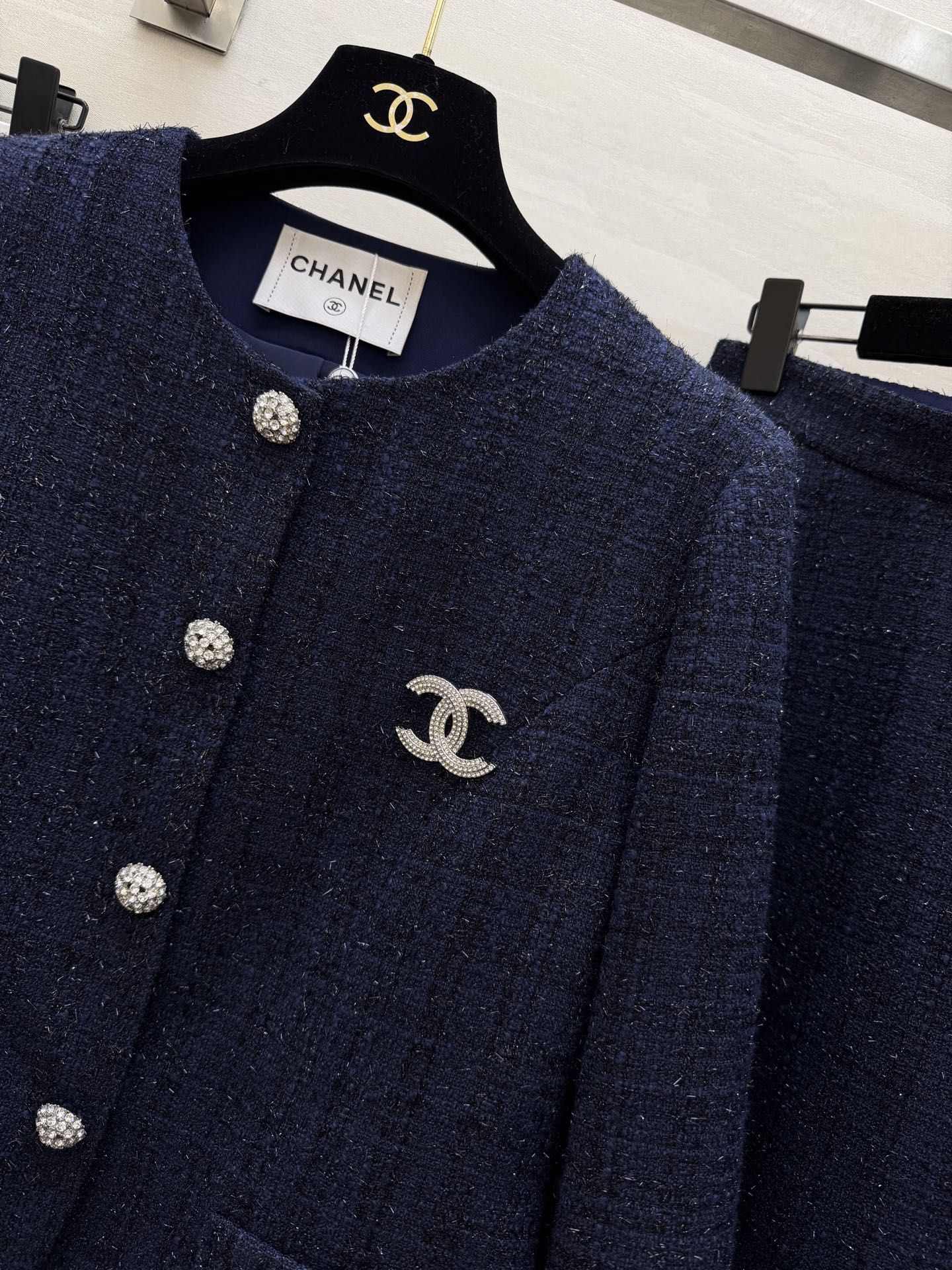 #Chane♡²⁶早春新款 编织花呢套装裙 配送胸针精致高级 立体剪裁版型上身优雅娇贵 高品质定制 现货