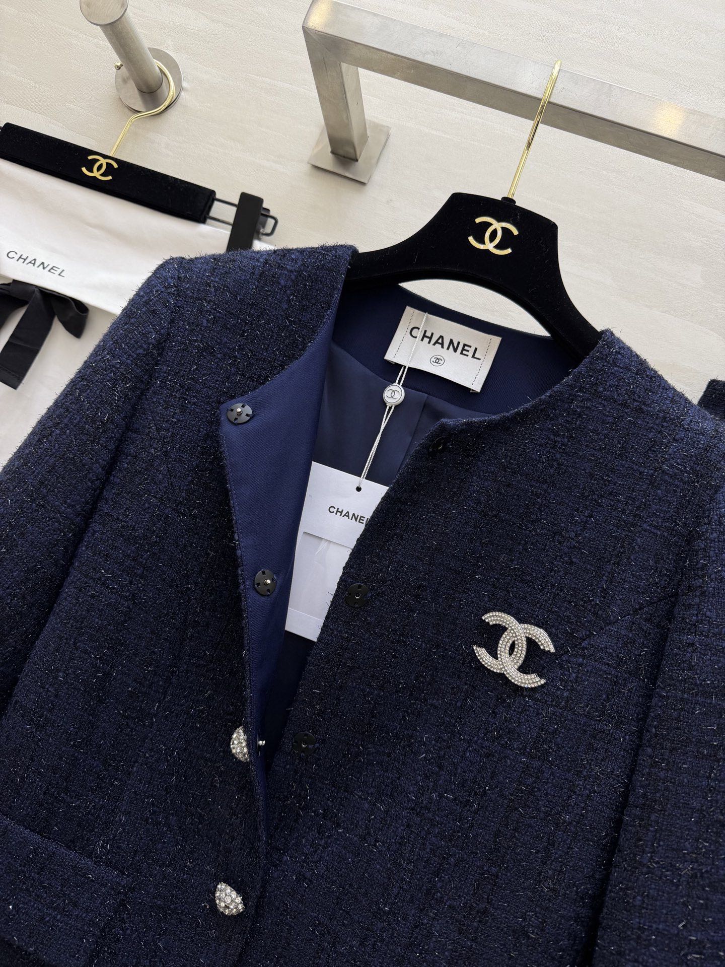 #Chane♡²⁶早春新款 编织花呢套装裙 配送胸针精致高级 立体剪裁版型上身优雅娇贵 高品质定制 现货