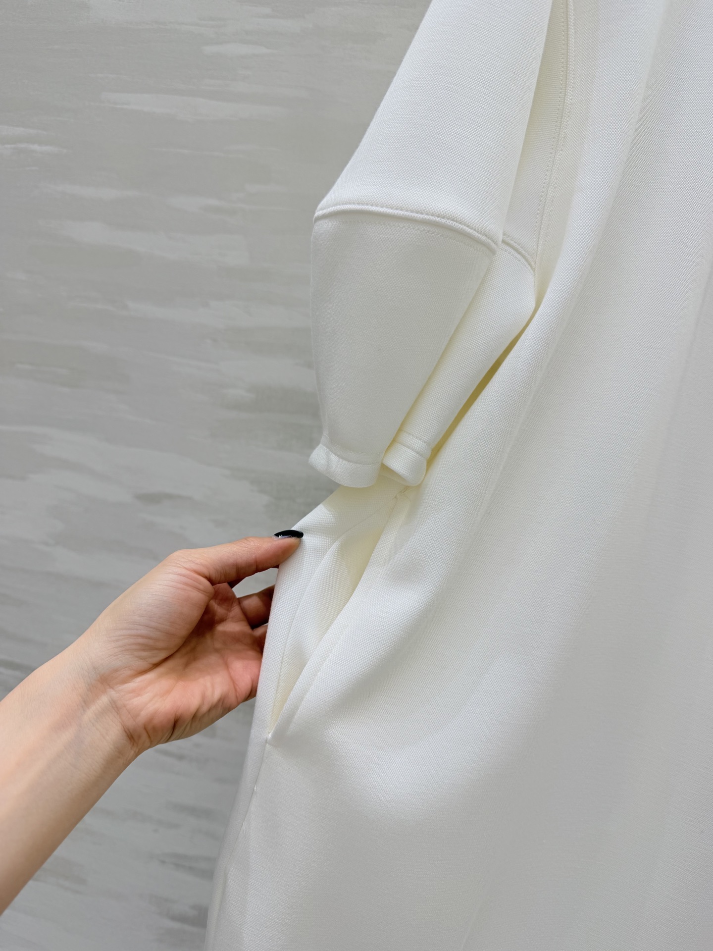 爆款#Prad♡²⁶春夏新款 普拉达三角标休闲连衣裙✔️简约又不简单风 搭配字母三角小包包 高级又精致 