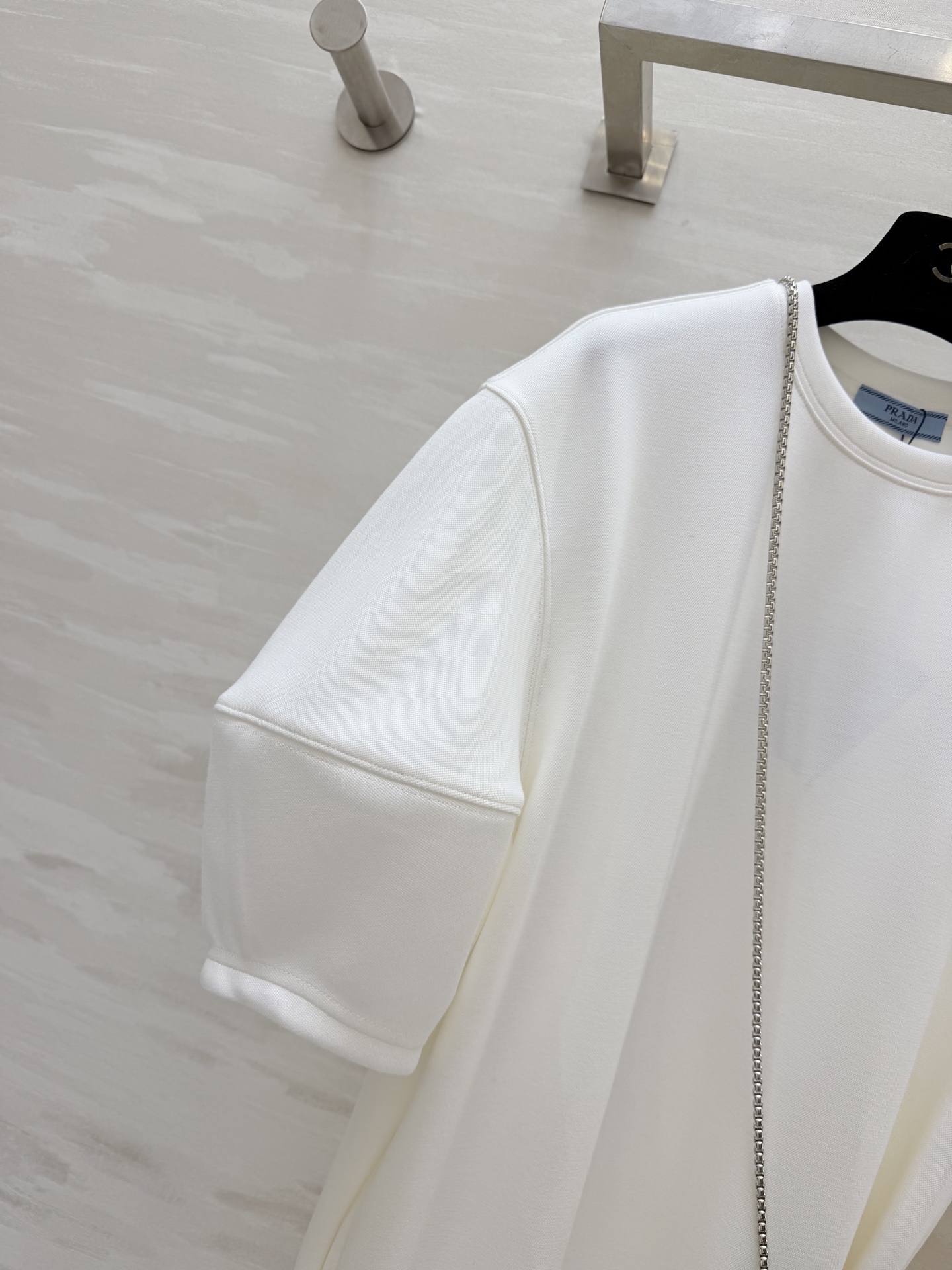 爆款#Prad♡²⁶春夏新款 普拉达三角标休闲连衣裙✔️简约又不简单风 搭配字母三角小包包 高级又精致 