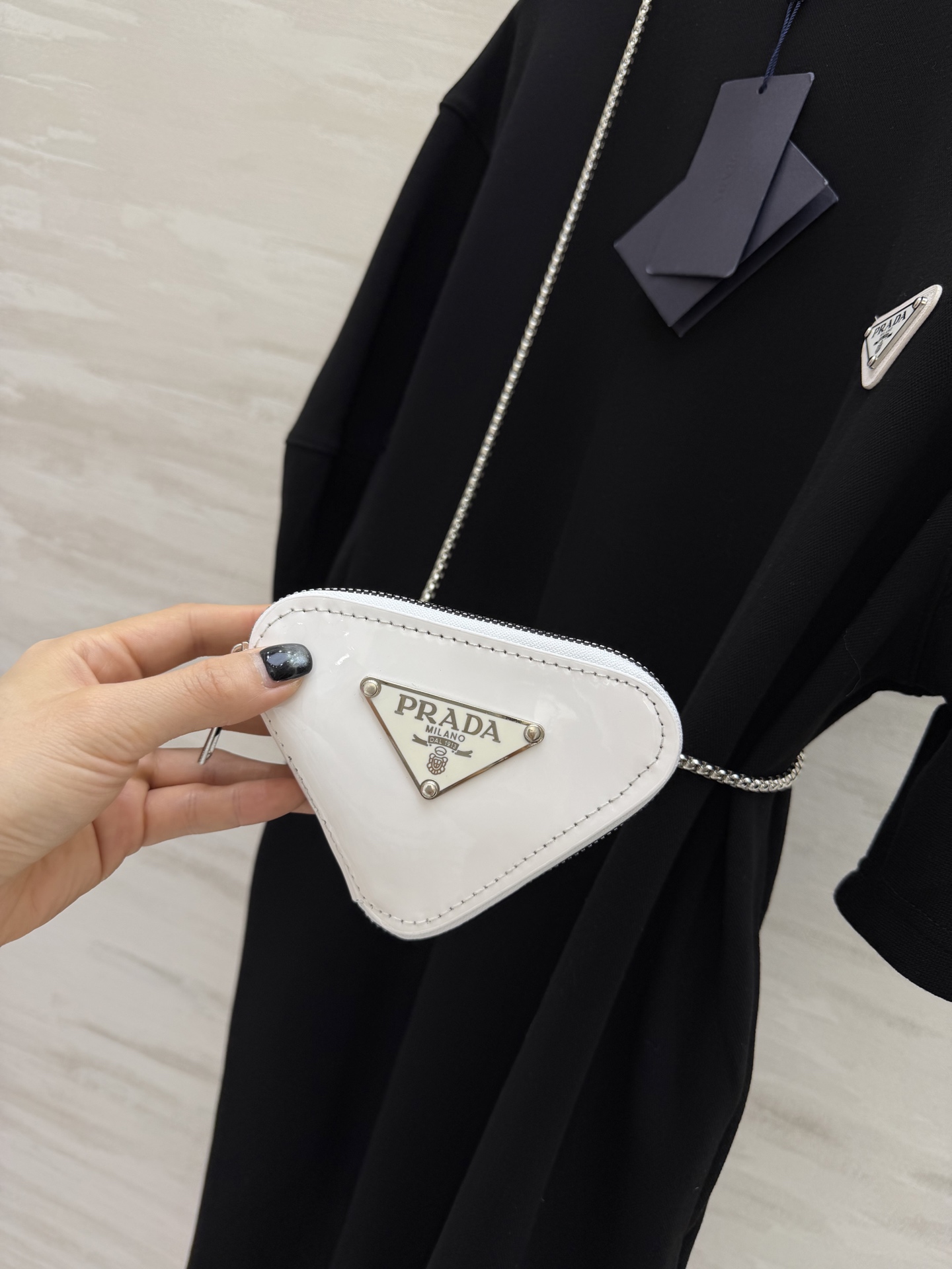 爆款#Prad♡²⁶春夏新款 普拉达三角标休闲连衣裙✔️简约又不简单风 搭配字母三角小包包 高级又精致 