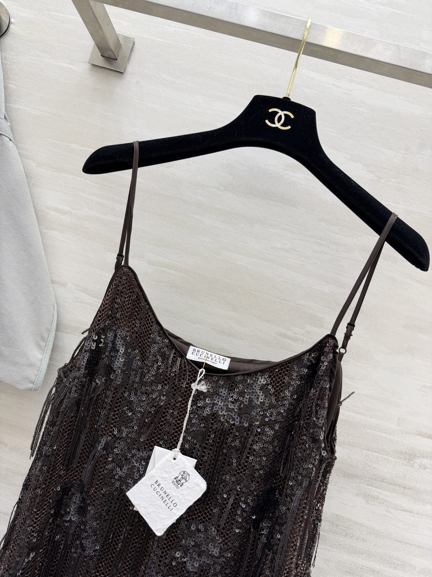 #Brunellocucinell♡²⁶ss亮片流苏吊带裙 自带聚光灯效果的重工款✨深棕底色 渐变亮片 