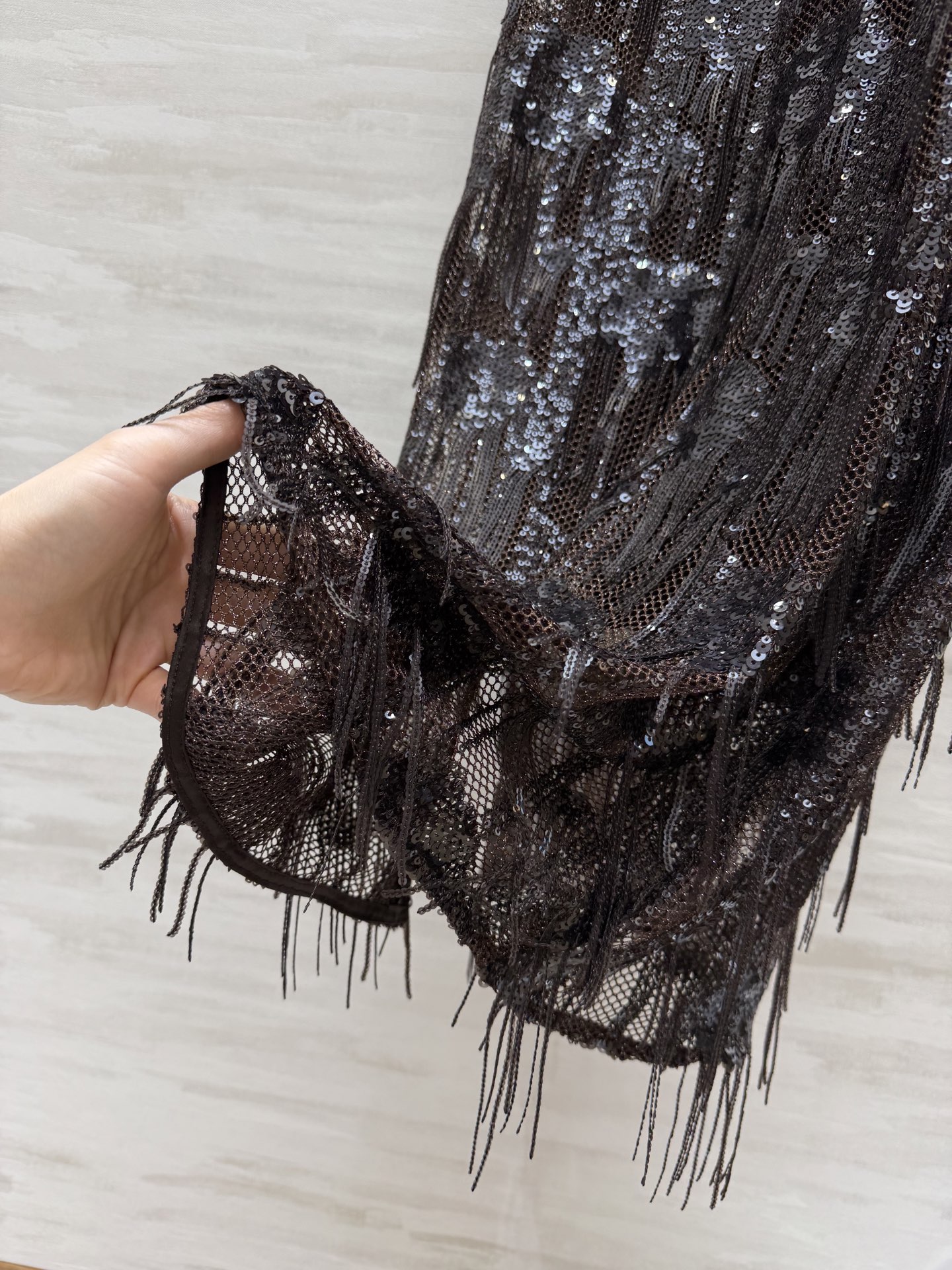 #Brunellocucinell♡²⁶ss亮片流苏吊带裙 自带聚光灯效果的重工款✨深棕底色 渐变亮片 