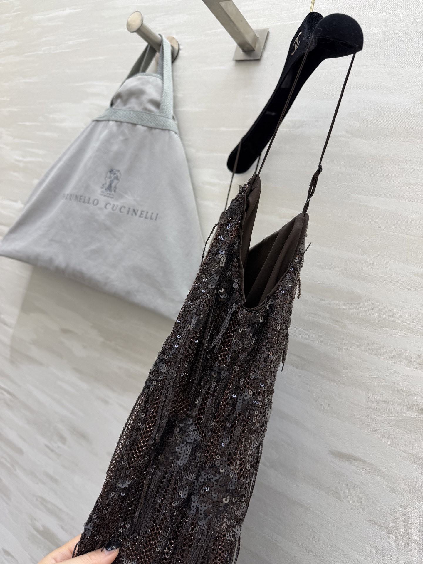 #Brunellocucinell♡²⁶ss亮片流苏吊带裙 自带聚光灯效果的重工款✨深棕底色 渐变亮片 