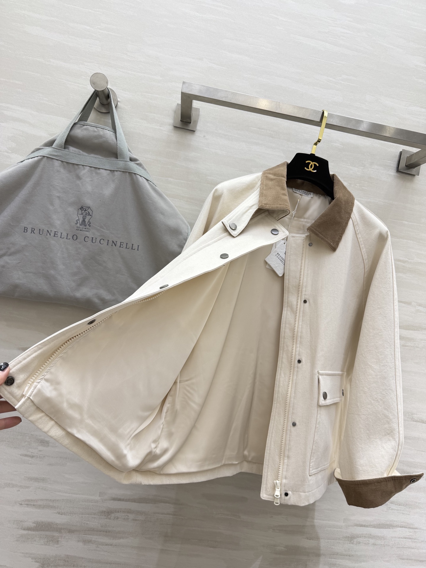 Brunello Cucinell♡²⁶ 灯芯绒领工装夹克 温柔奶白 复古灯芯绒领 一眼沦陷的松弛感✨挺