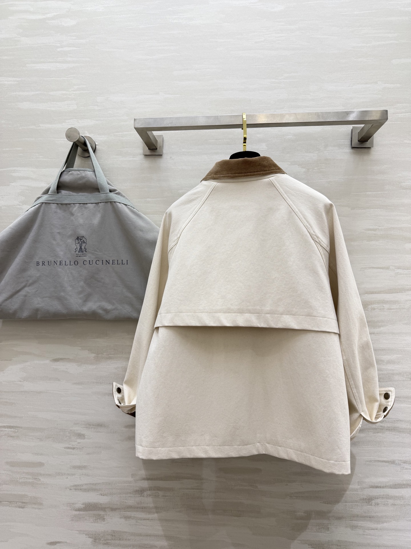Brunello Cucinell♡²⁶ 灯芯绒领工装夹克 温柔奶白 复古灯芯绒领 一眼沦陷的松弛感✨挺