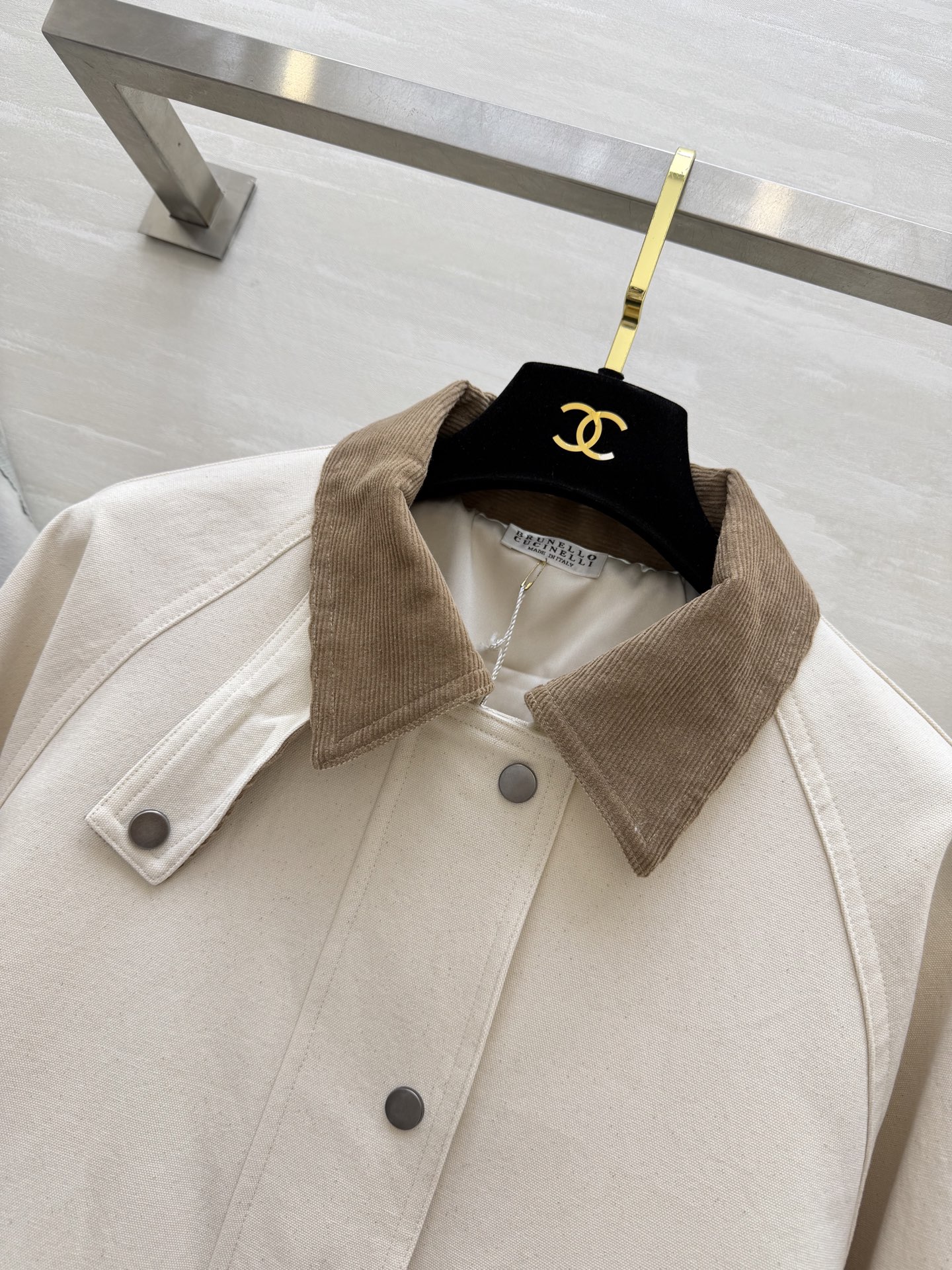 Brunello Cucinell♡²⁶ 灯芯绒领工装夹克 温柔奶白 复古灯芯绒领 一眼沦陷的松弛感✨挺