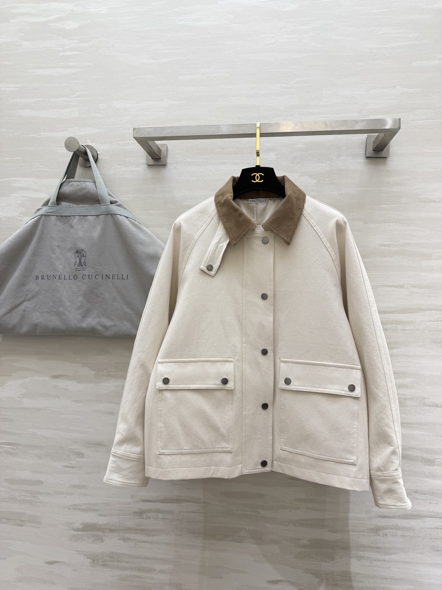 Brunello Cucinell♡²⁶ 灯芯绒领工装夹克 温柔奶白 复古灯芯绒领 一眼沦陷的松弛感✨挺