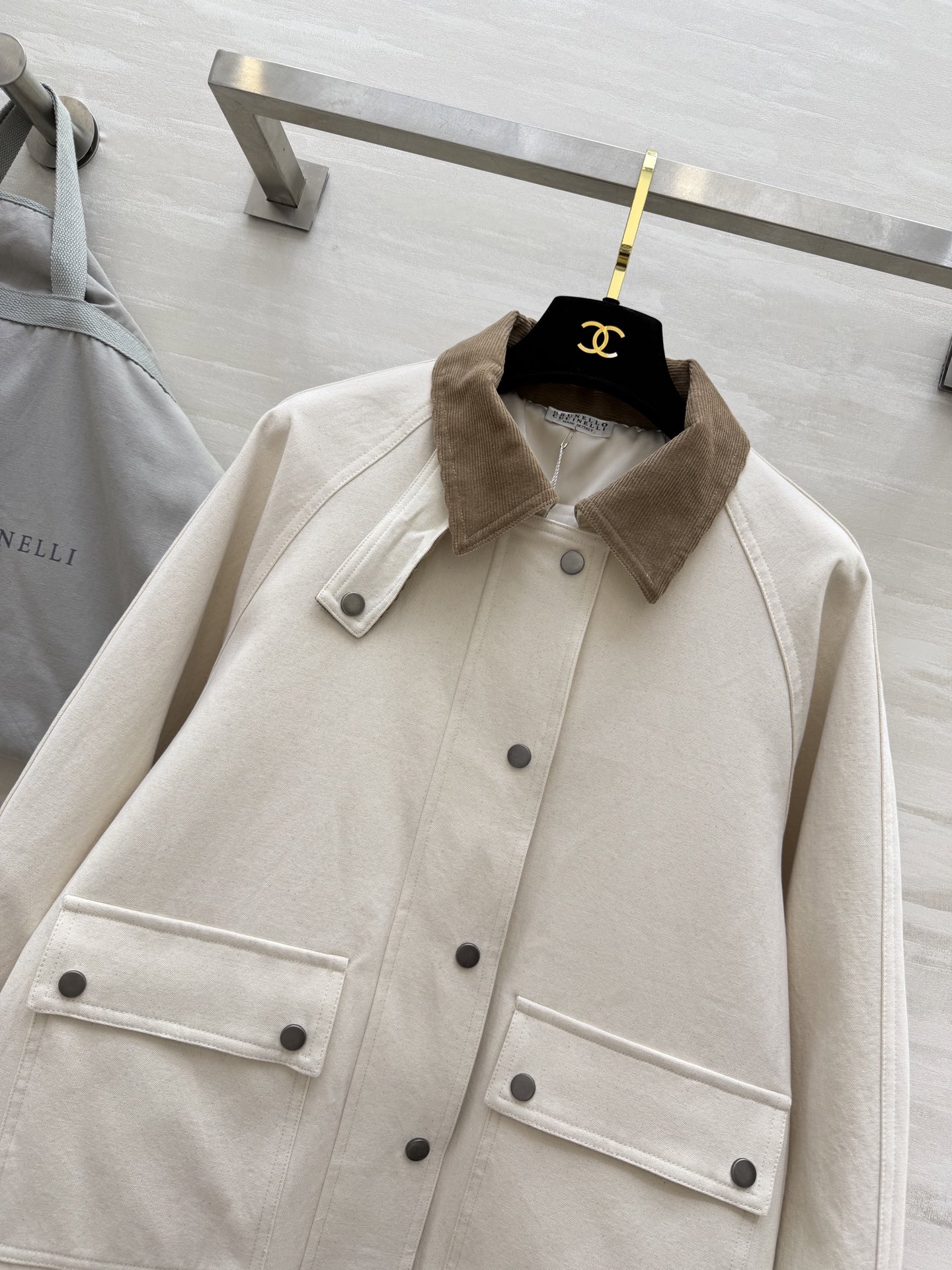 Brunello Cucinell♡²⁶ 灯芯绒领工装夹克 温柔奶白 复古灯芯绒领 一眼沦陷的松弛感✨挺