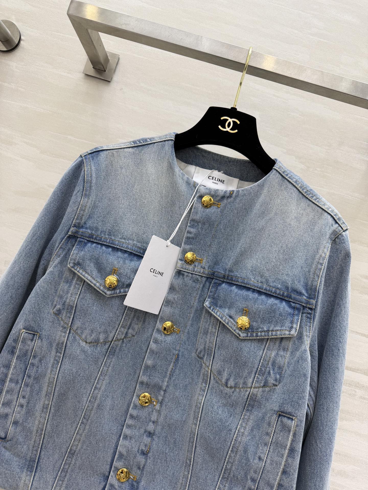 ✨Celin♡²⁶圆领牛仔外套 法式松弛感天花板 经典水洗蓝牛仔 做旧磨白质感自带复古滤镜 圆领+金属金