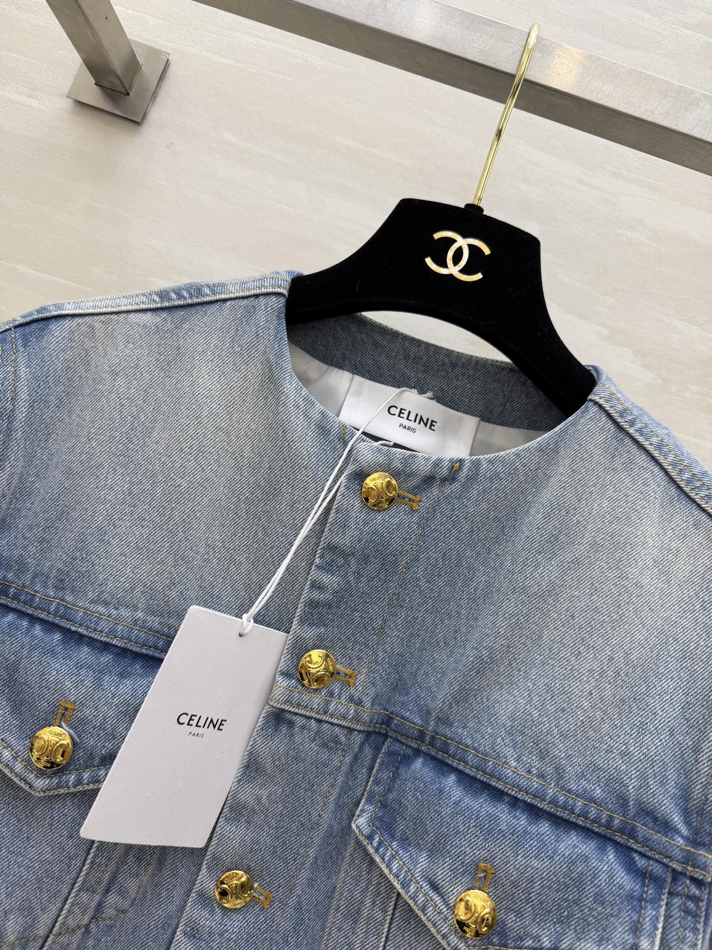 ✨Celin♡²⁶圆领牛仔外套 法式松弛感天花板 经典水洗蓝牛仔 做旧磨白质感自带复古滤镜 圆领+金属金