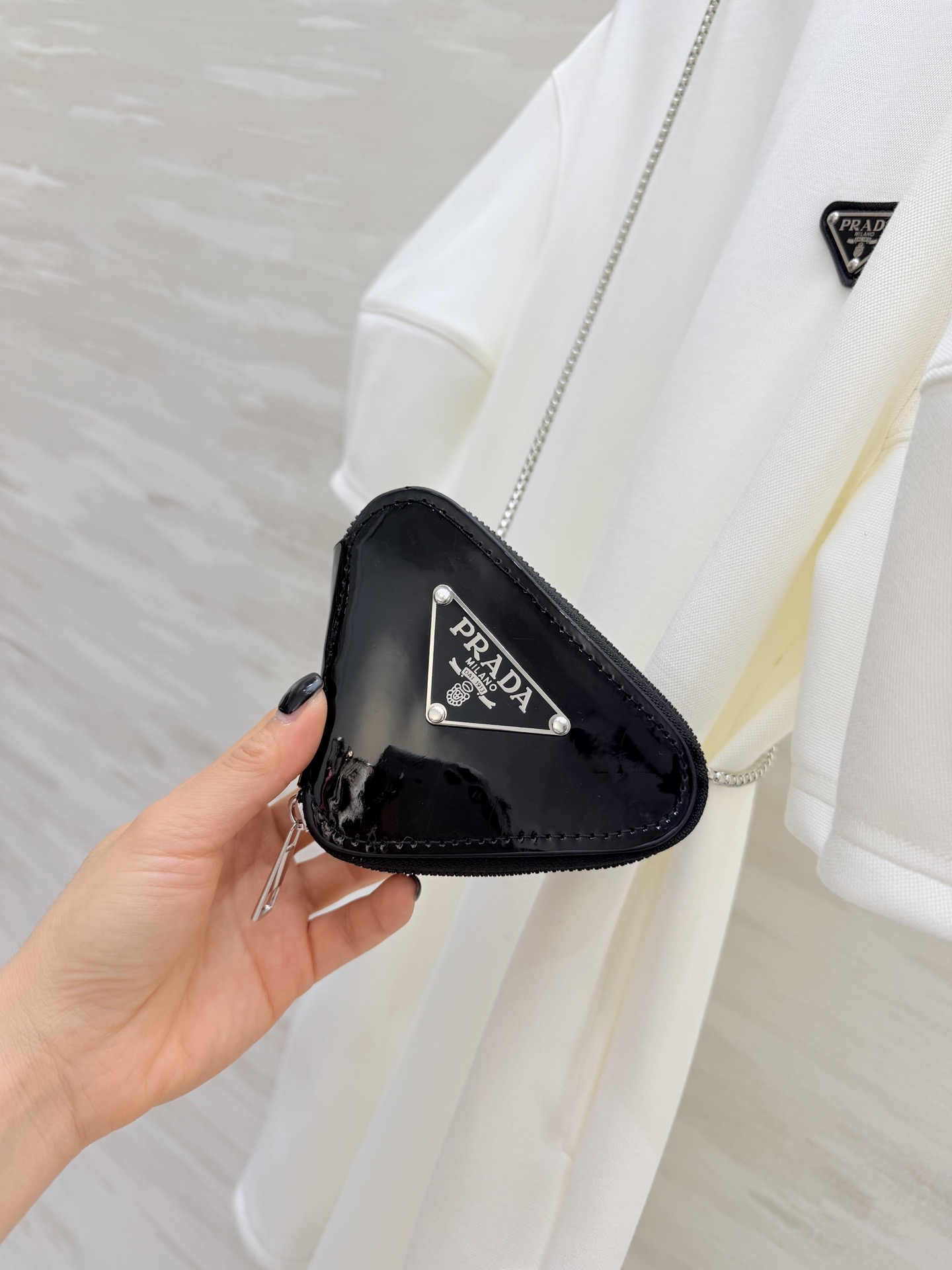 爆款#Prad♡²⁶春夏新款 普拉达三角标休闲连衣裙✔️简约又不简单风 搭配字母三角小包包 高级又精致 