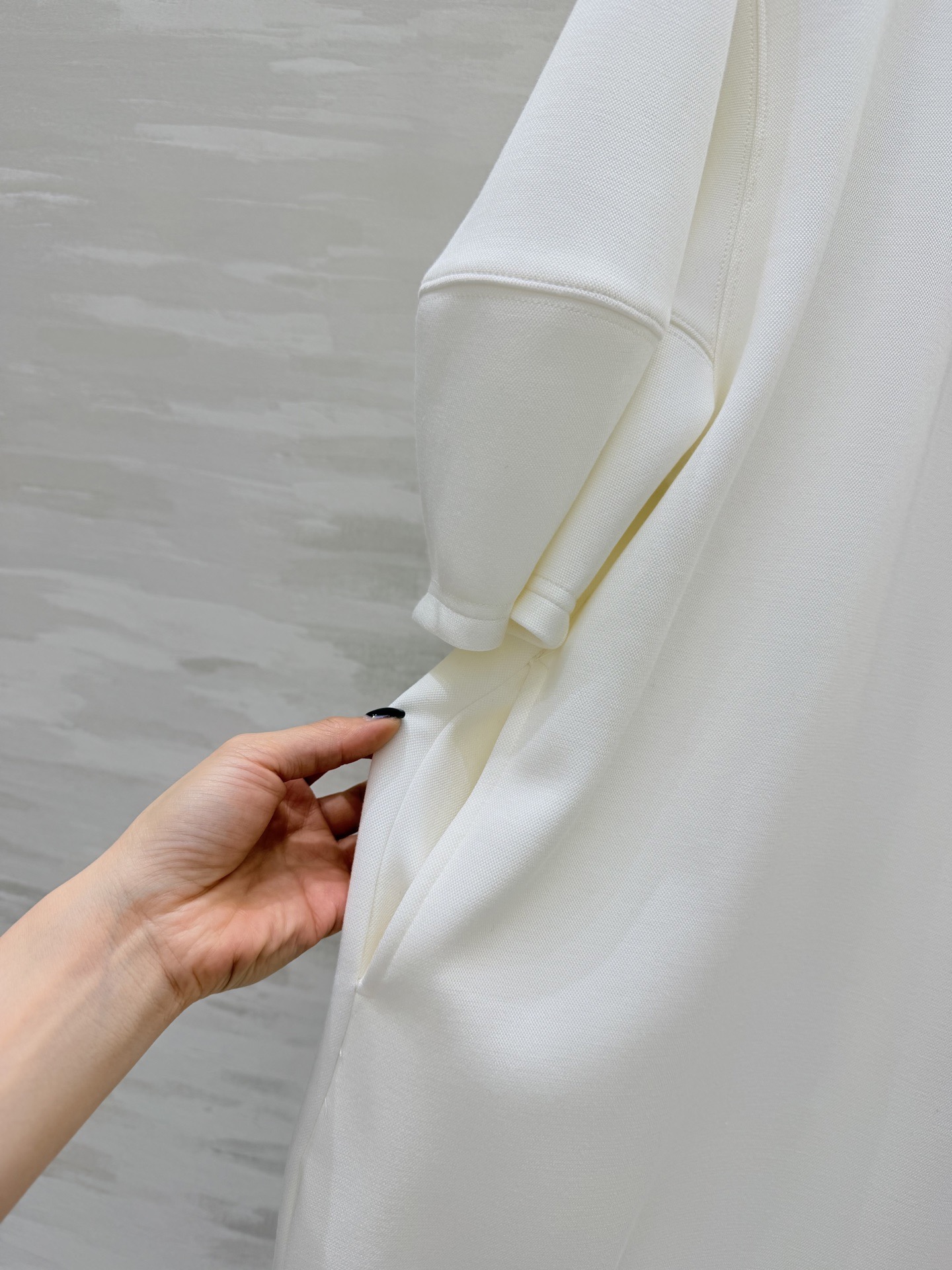 爆款#Prad♡²⁶春夏新款 普拉达三角标休闲连衣裙✔️简约又不简单风 搭配字母三角小包包 高级又精致 