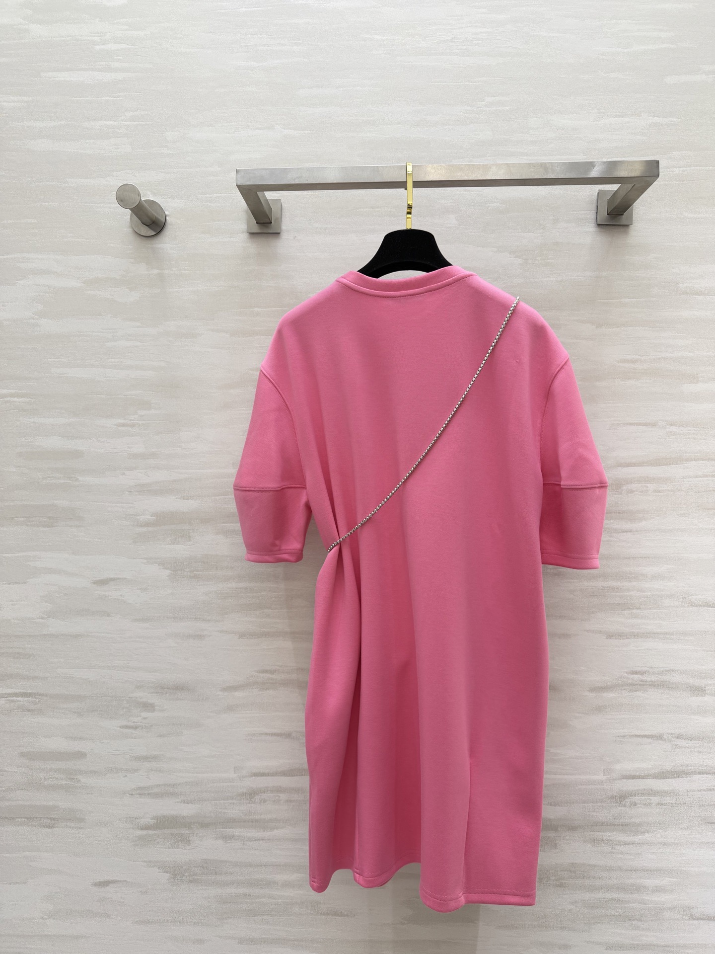 爆款#Prad♡²⁶春夏新款 普拉达三角标休闲连衣裙✔️简约又不简单风 搭配字母三角小包包 高级又精致 