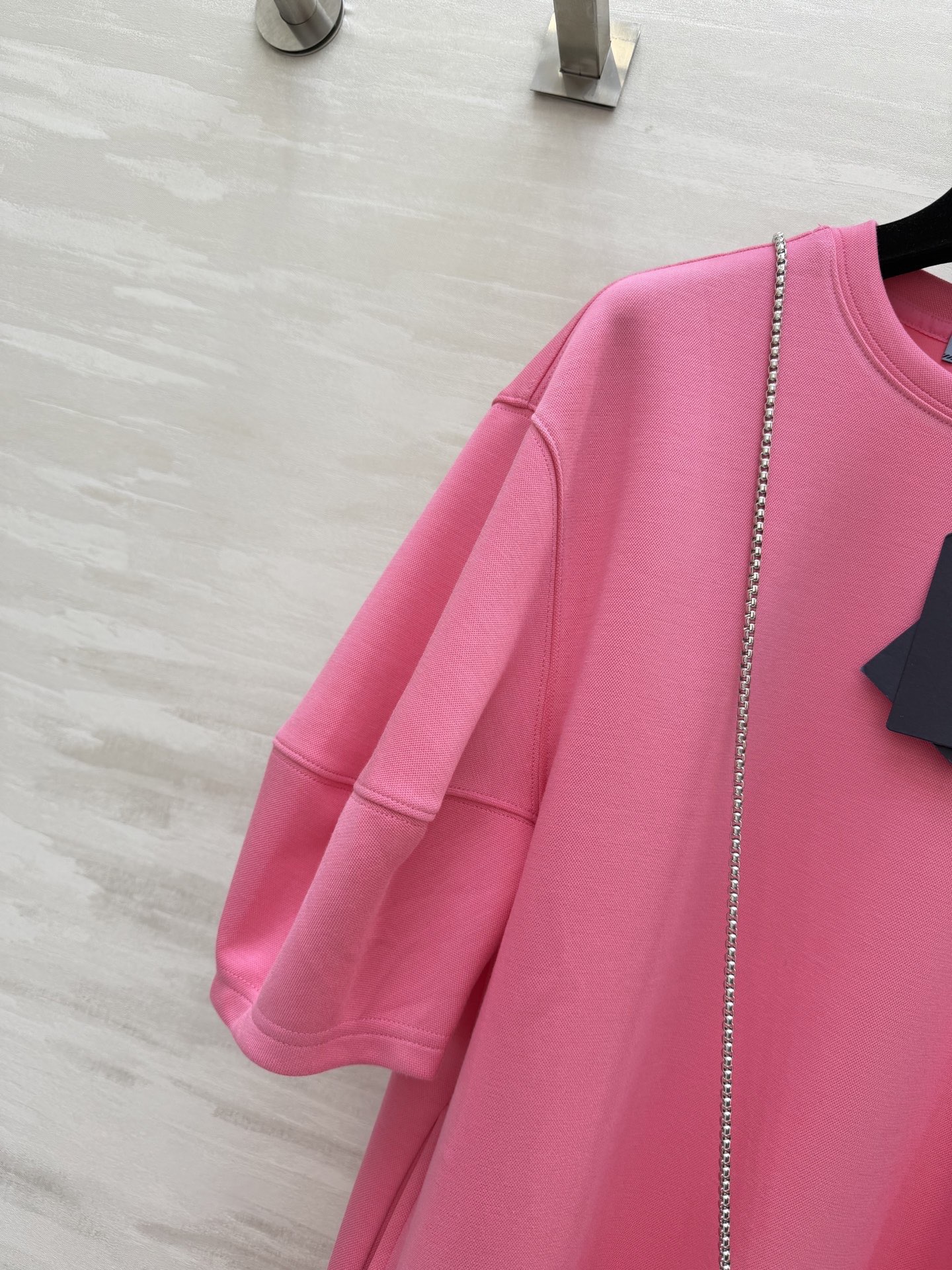 爆款#Prad♡²⁶春夏新款 普拉达三角标休闲连衣裙✔️简约又不简单风 搭配字母三角小包包 高级又精致 