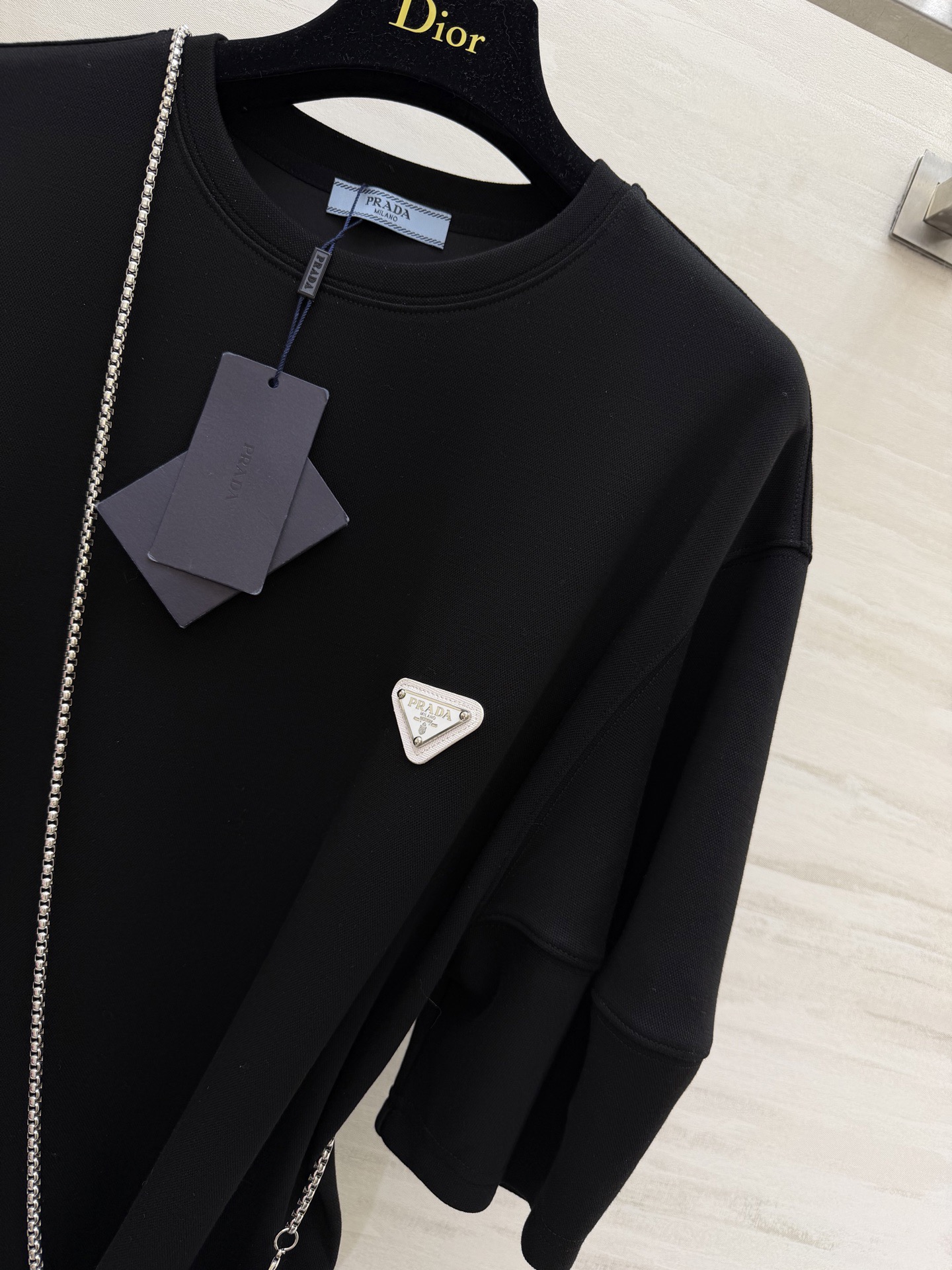 爆款#Prad♡²⁶春夏新款 普拉达三角标休闲连衣裙✔️简约又不简单风 搭配字母三角小包包 高级又精致 