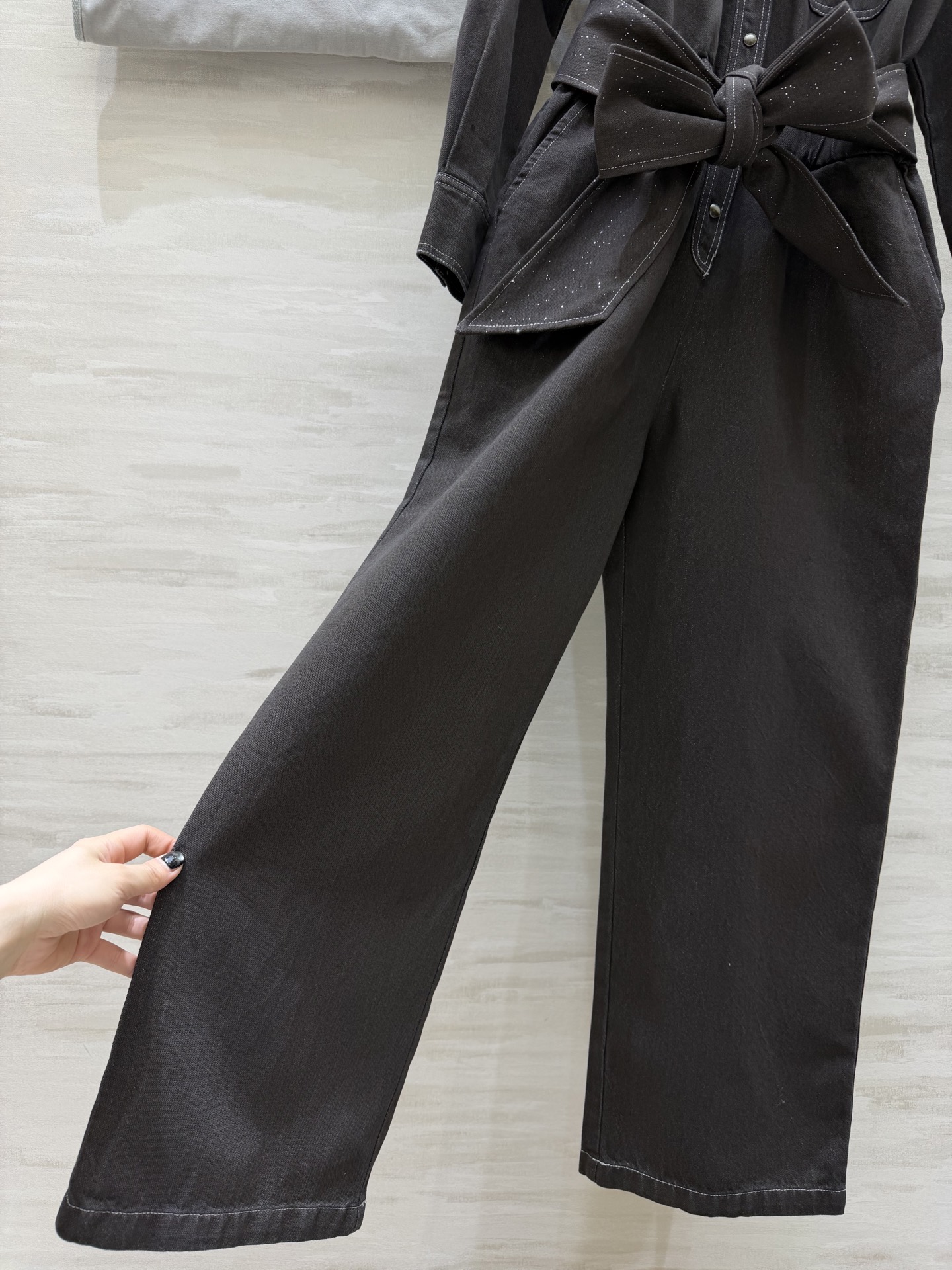 #BrunelloCucinell♡²⁶牛仔连衣裤 刚柔并济的优雅力量 这件不褪色牛仔连衣裤太爱了！精致