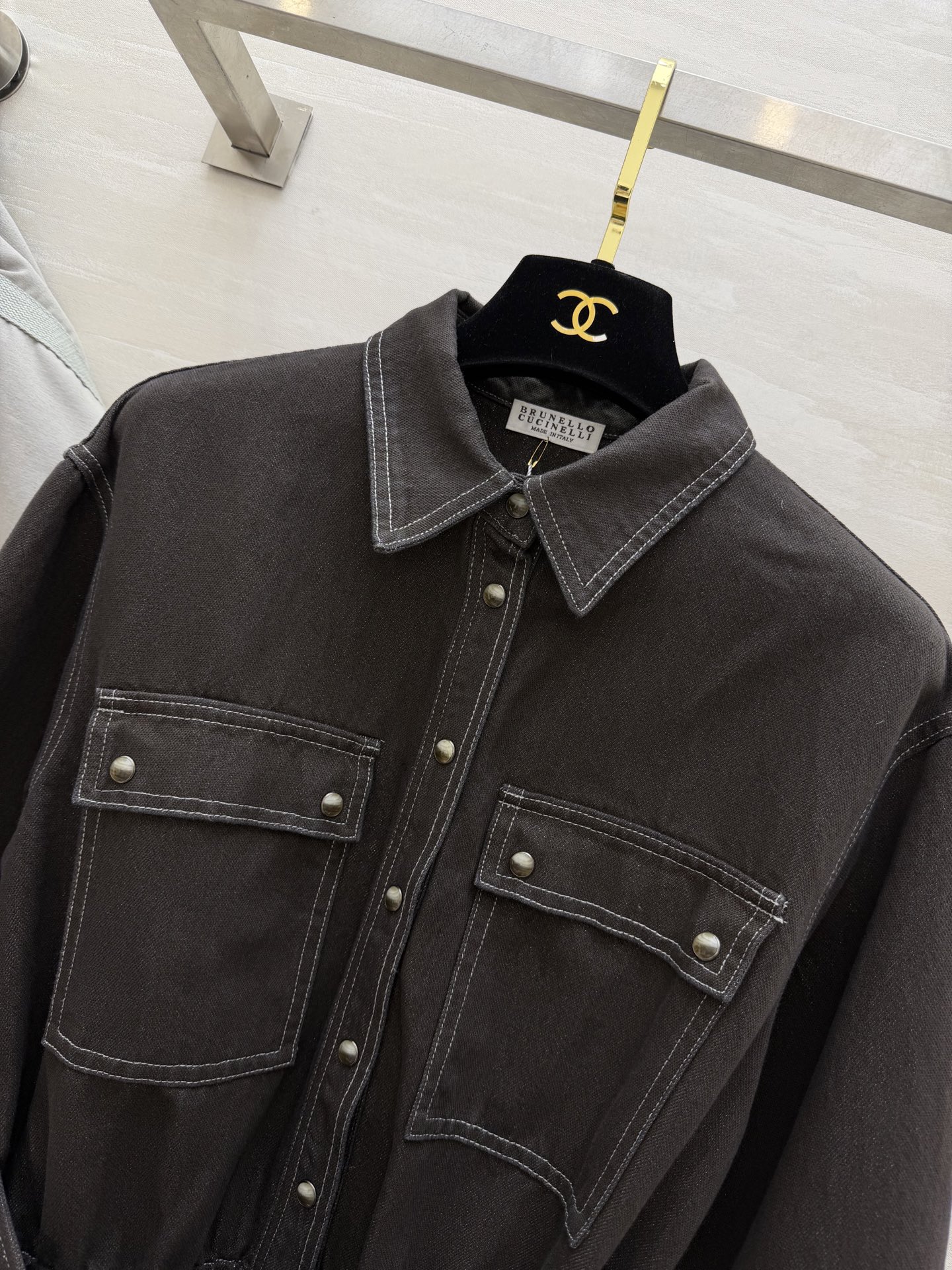 #BrunelloCucinell♡²⁶牛仔连衣裤 刚柔并济的优雅力量 这件不褪色牛仔连衣裤太爱了！精致